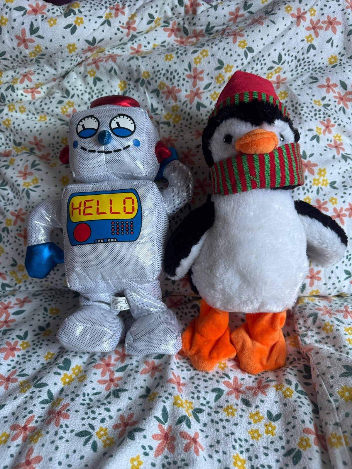 Interactieve knuffels: Robot en Pinguïn met muziek en dans, Gebruikt, Overige typen, Ophalen of Verzenden, Middelgroot (20 tot 80 cm)