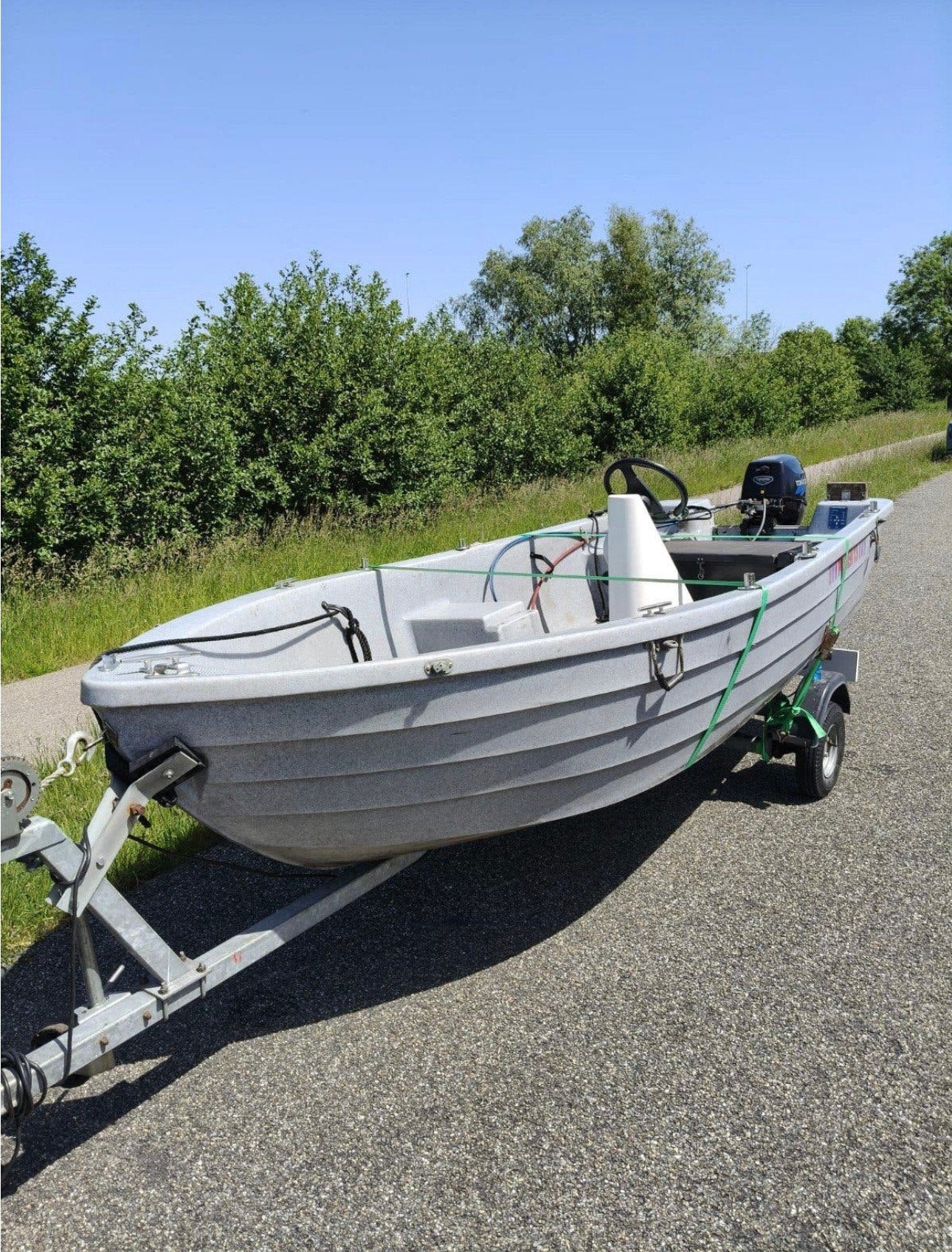 Leuke toer of vis boot met 9,8pk en trailer met biminitop., Ophalen, Zo goed als nieuw, Kunststof, Buitenboordmotor