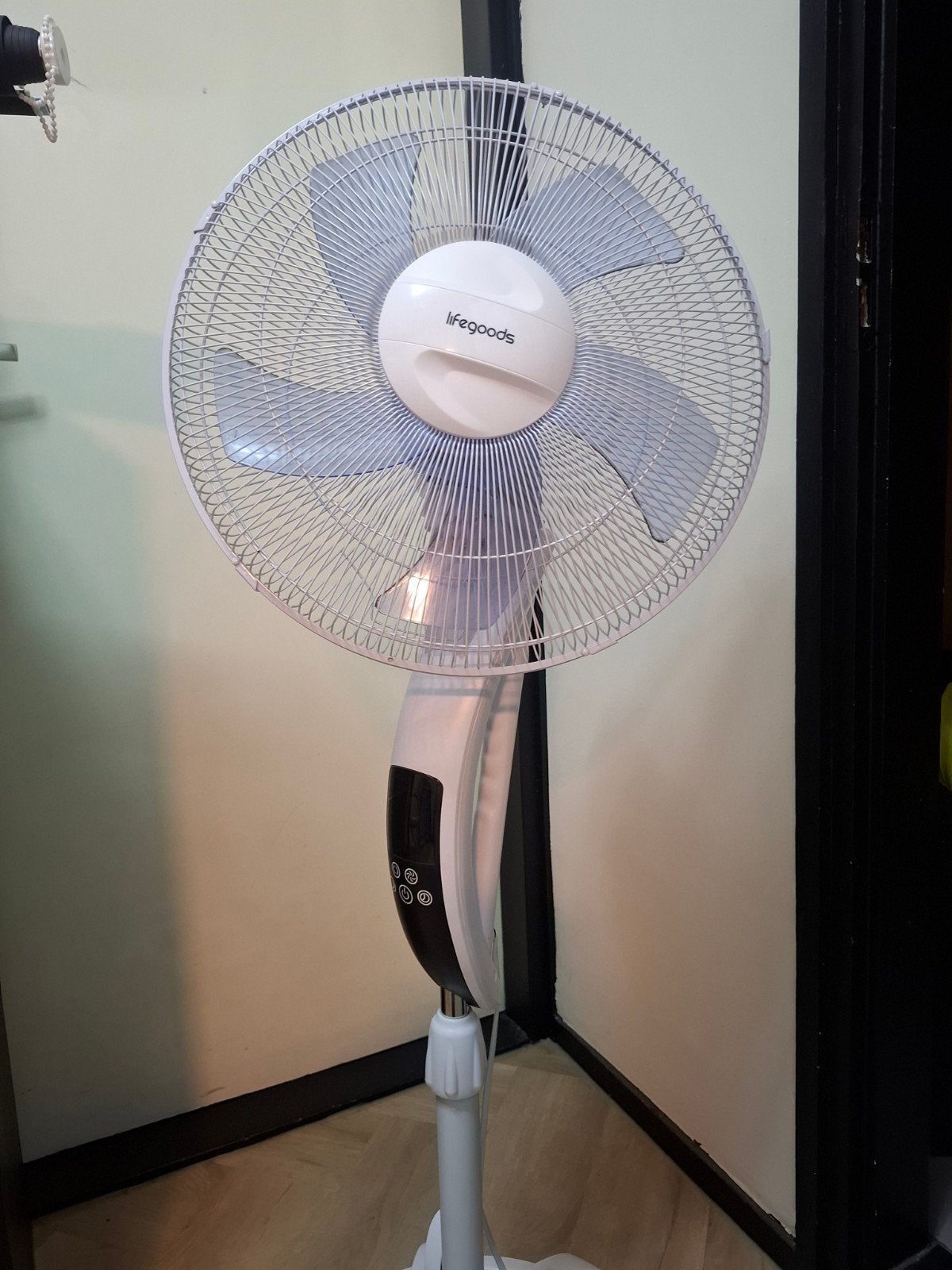 Lifegoods Statiefventilator, Witgoed en Apparatuur, Ventilatoren, Ophalen, Ventilator met afstandsbediening, Zo goed als nieuw