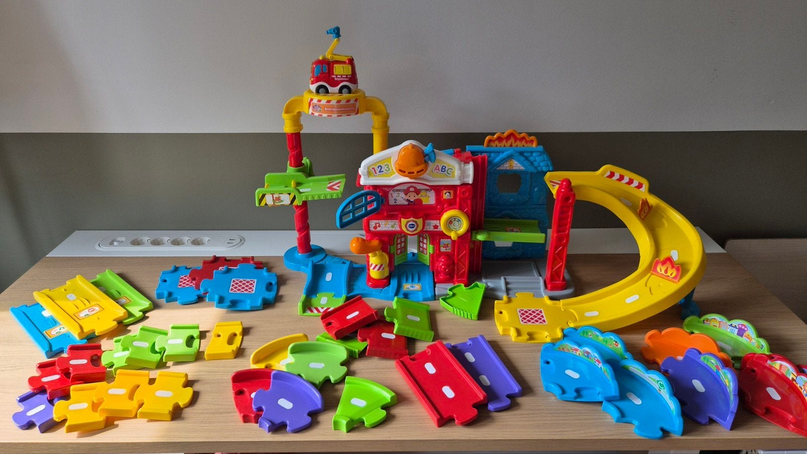 Vtech Toet Toet Auto Brandweerkazerne Deluxe met Brandweerwa, Ophalen, Gebruikt