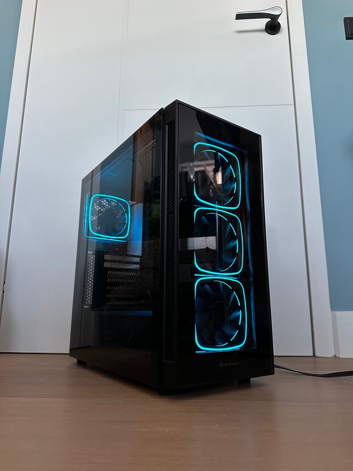 Sharkoon TG6 case + rgb controller + rgb hub, Ophalen of Verzenden, Zo goed als nieuw