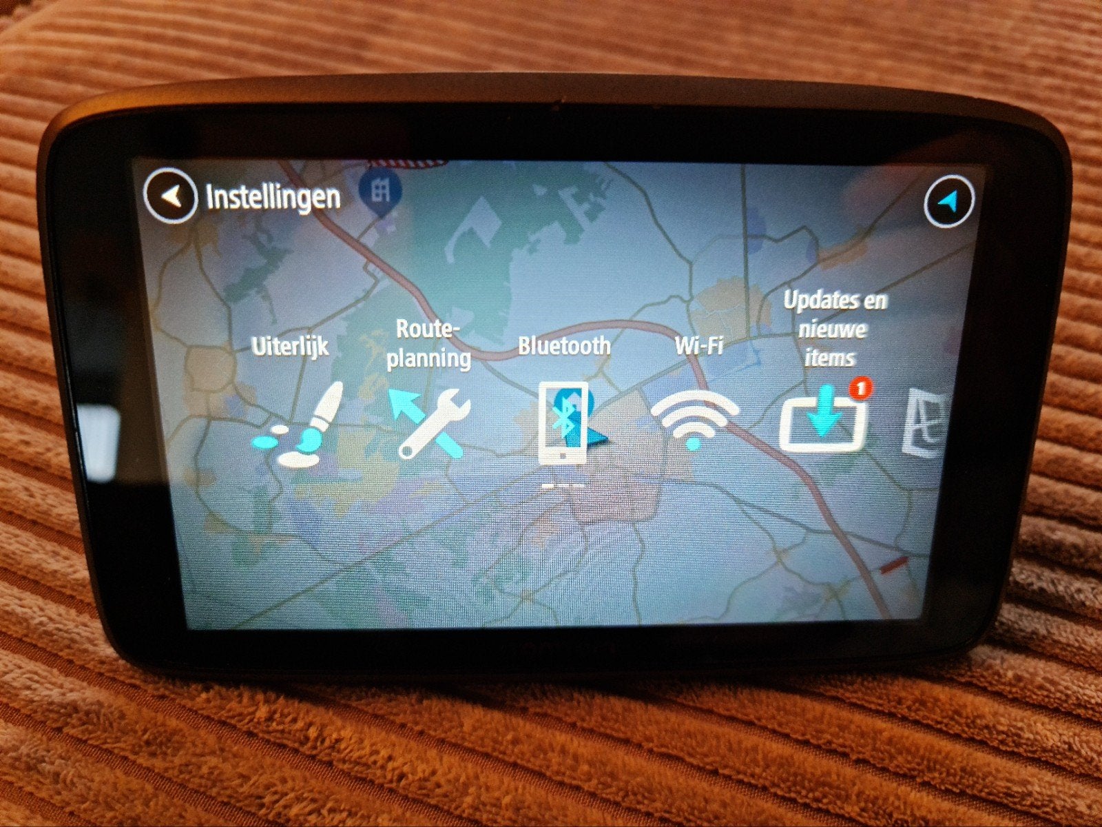 Tomtom 6200 XXXL WiFi World gratis updates en verkeersinfo, Ophalen of Verzenden, Zo goed als nieuw