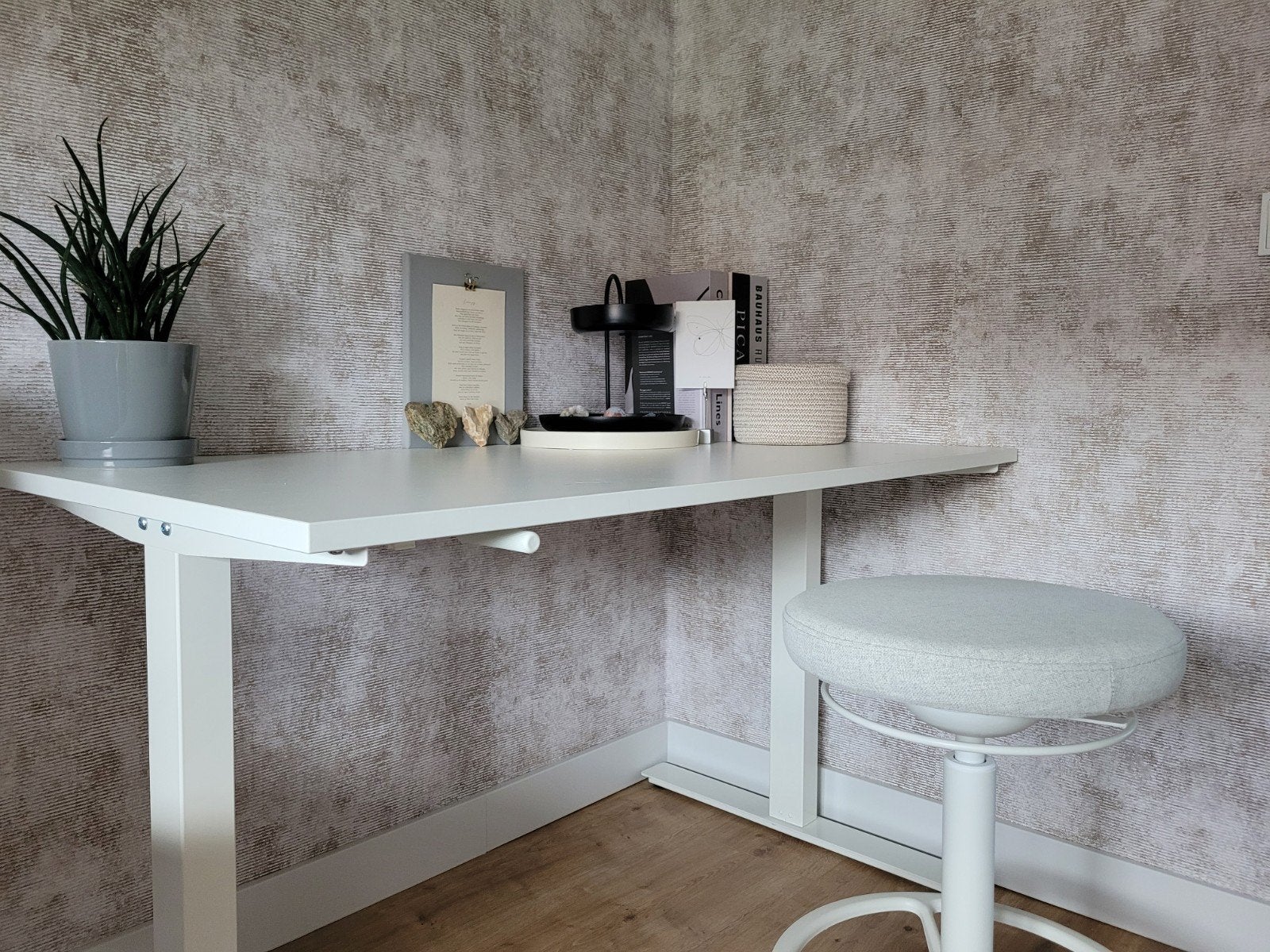 IKEA Trotten Zit/Sta Bureau met Kruk - Zo goed als nieuw, Huis en Inrichting, Bureaus, Ophalen, Zit-sta bureau, Spaanplaat of MDF