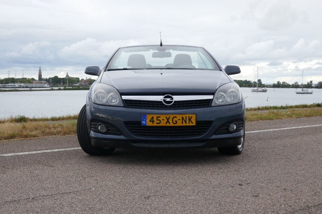Opel Astra 1.8 Cosmo Nieuwe distributie en APK, Auto's, Opel, 4 cilinders, Cabriolet, 4 stoelen, 1796 cc