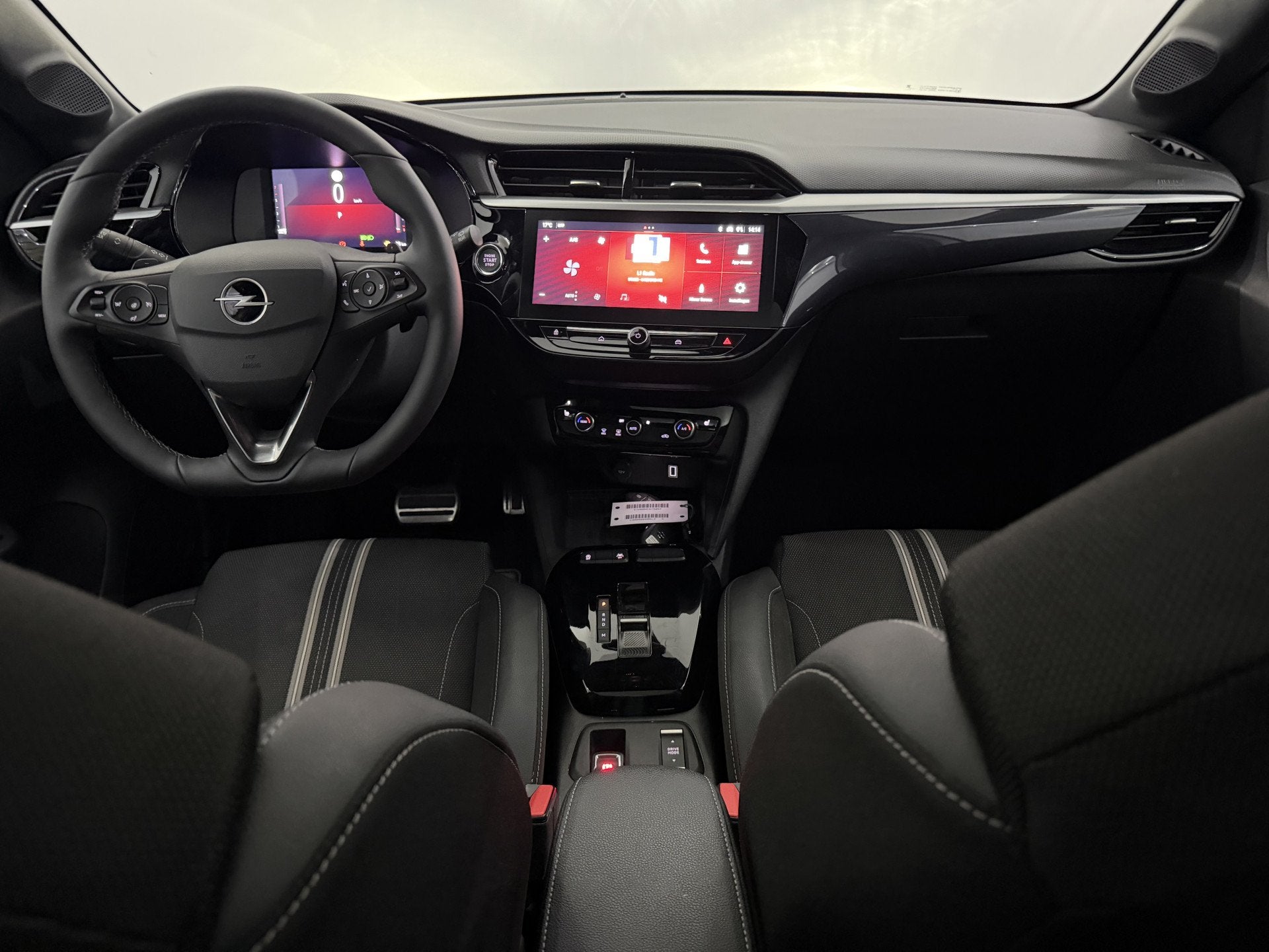 Opel Corsa 1.2 Turbo GS Panoramadak, Camera, Navi, Keyless s, Gebruikt, 1199 cc, 1133 kg, Leder en Stof