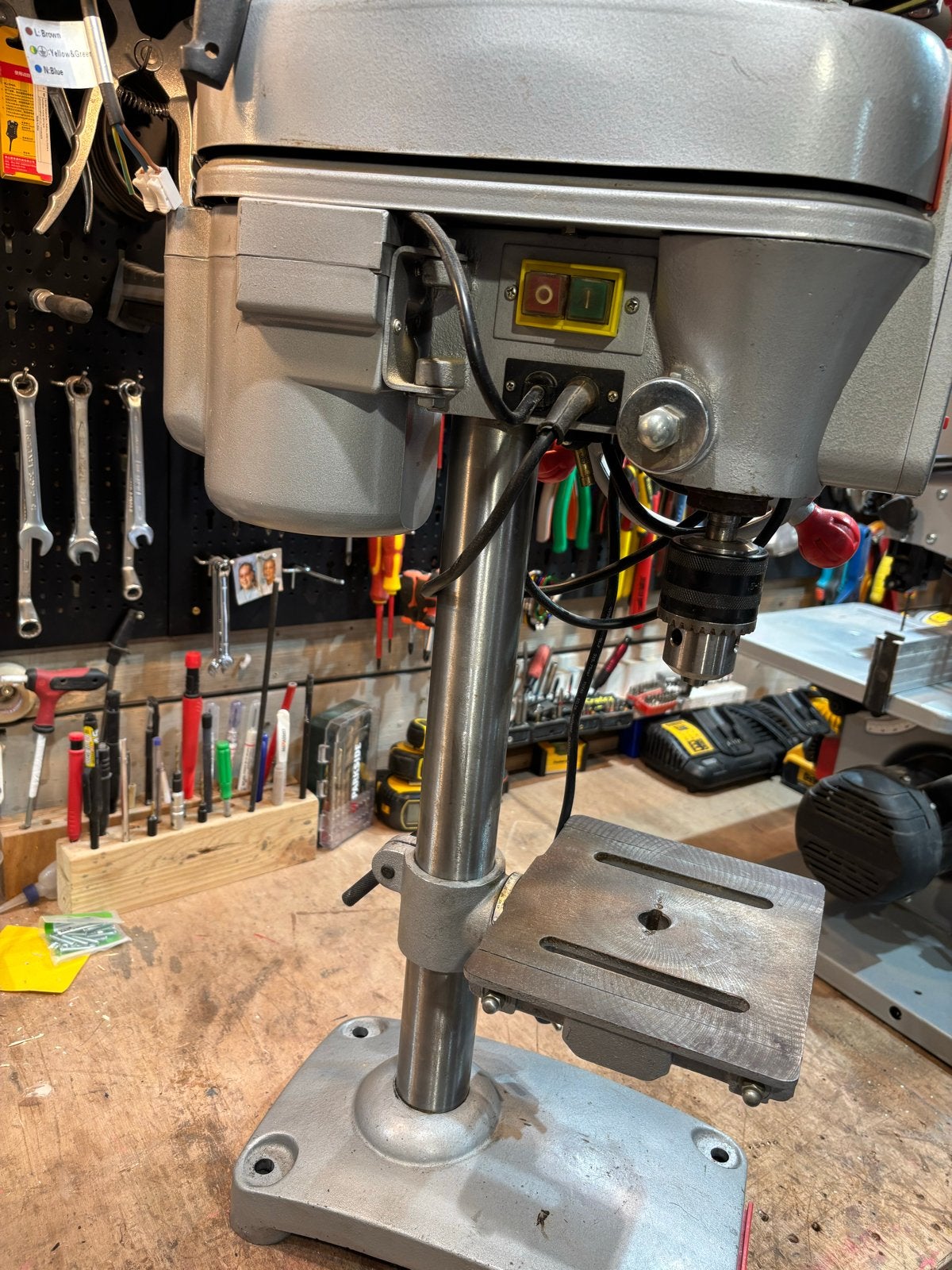 Kinzo Kolomboormachine 350W met laser en bankschroef, Ophalen, Gebruikt, Minder dan 400 watt, Kolomboormachine