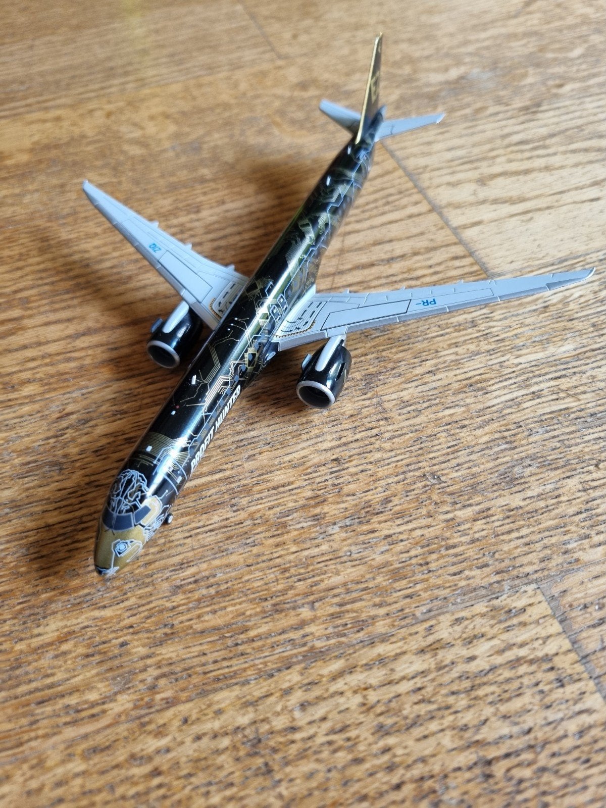 Schaalmodel Embraer E195-E2, 1:200, profit hunter livery, Overige merken, 1:144 tot 1:200, Ophalen of Verzenden, Zo goed als nieuw