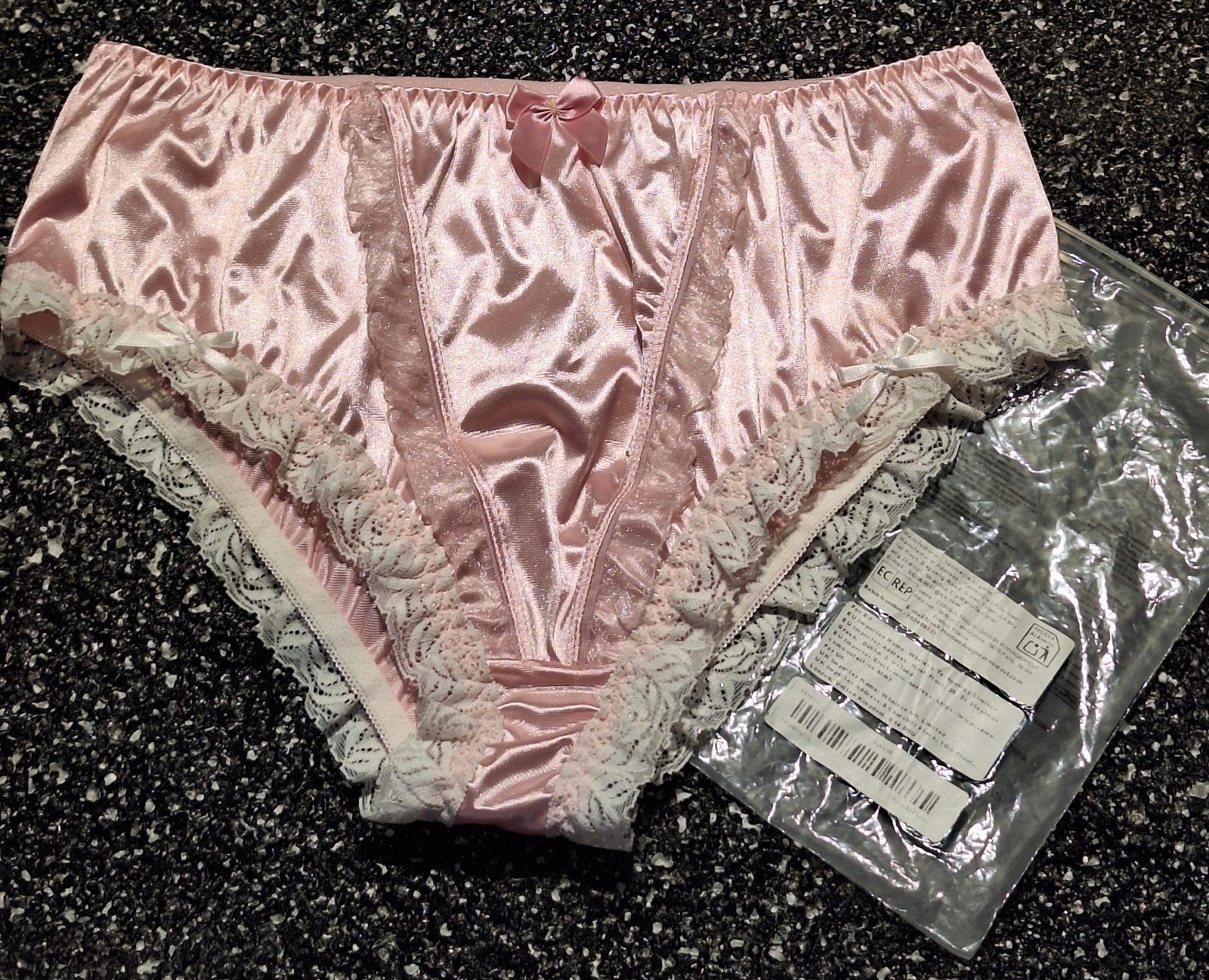 Sexy roze nieuw satijnen slip maat L (40-42), Kleding | Dames, Ondergoed en Lingerie, Verzenden, Roze, Slip