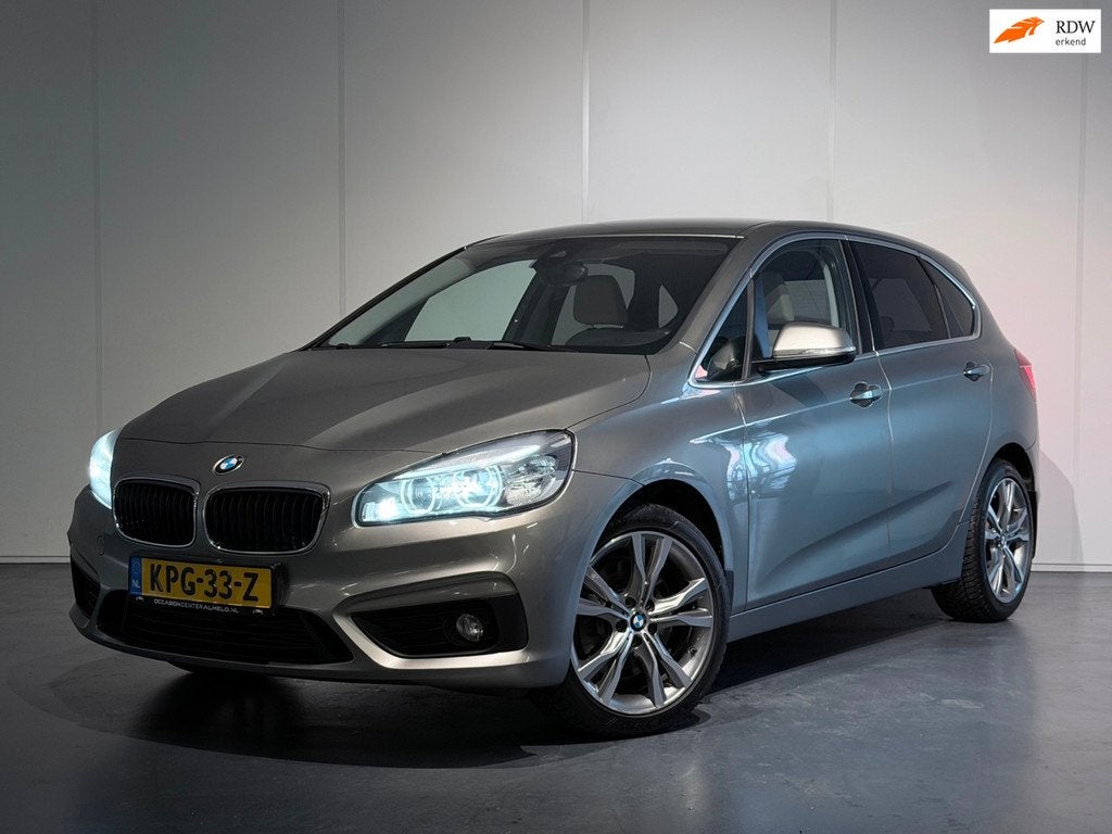 BMW 2-serie Active Tourer 225i AUT /Clima/Cruise/PDC/Leer/NA, Auto's, BMW, Gebruikt, 4 cilinders, Bedrijf, 1405 kg