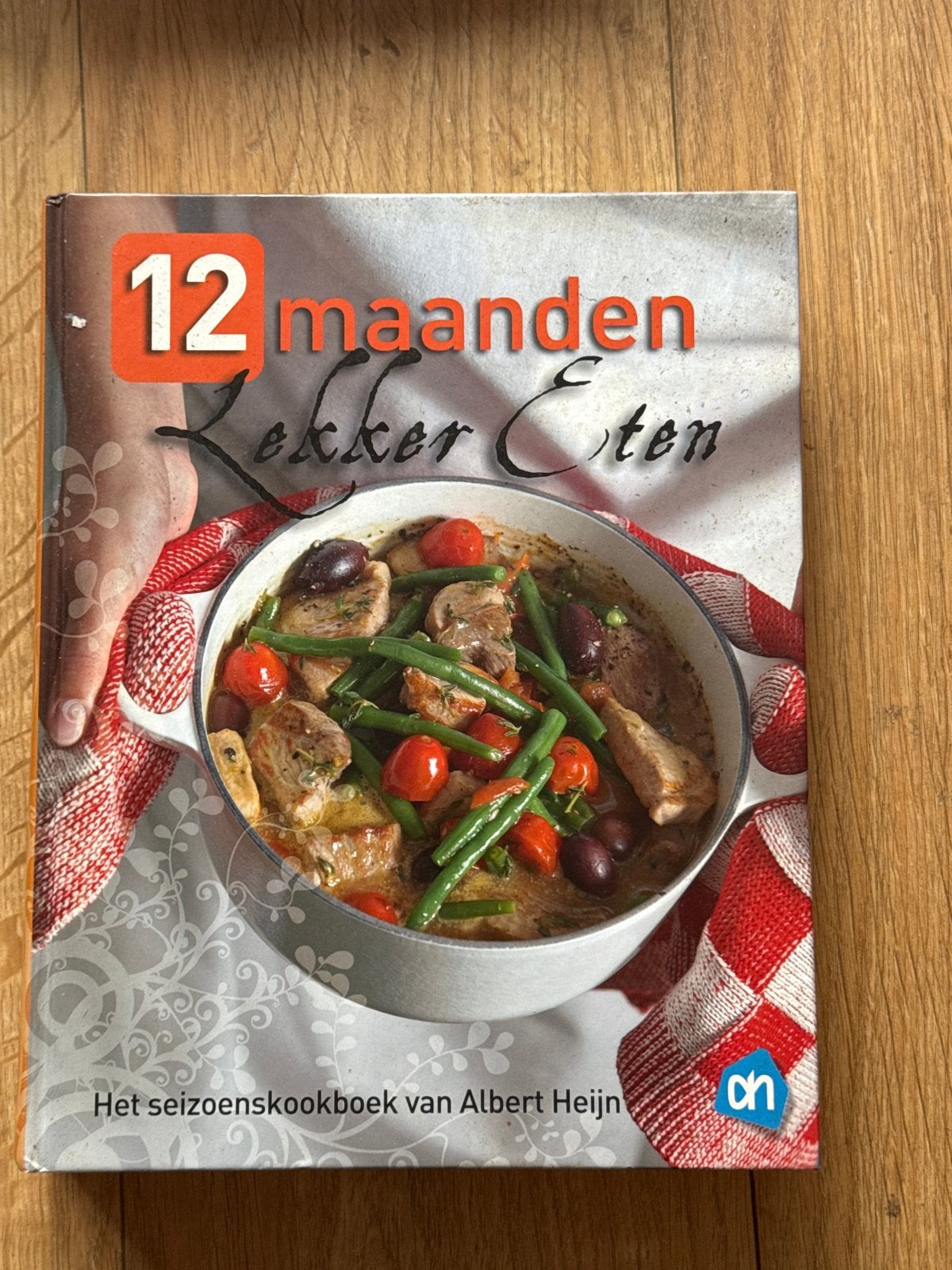 12 Maanden Lekker Eten - Het seizoenskookboek van Albert Hei, Ophalen of Verzenden, Zo goed als nieuw, Nederland en België, Voorgerechten en Soepen