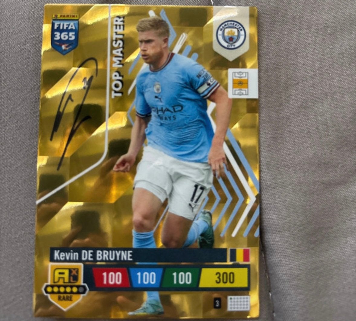 Kevin De Bruyne 1 of 20 in the world met en handtekening, Verzenden, Zo goed als nieuw, Plaatje
