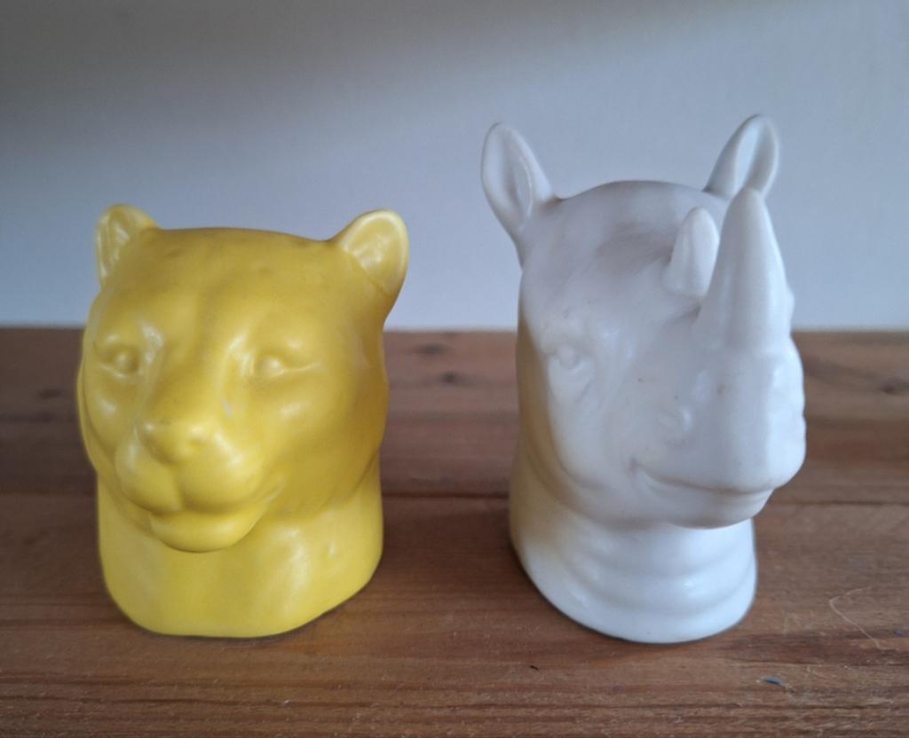 2 dierenkoppen van keramiek Witte neushoorn, Gele panter, Ophalen of Verzenden, Zo goed als nieuw, Dier