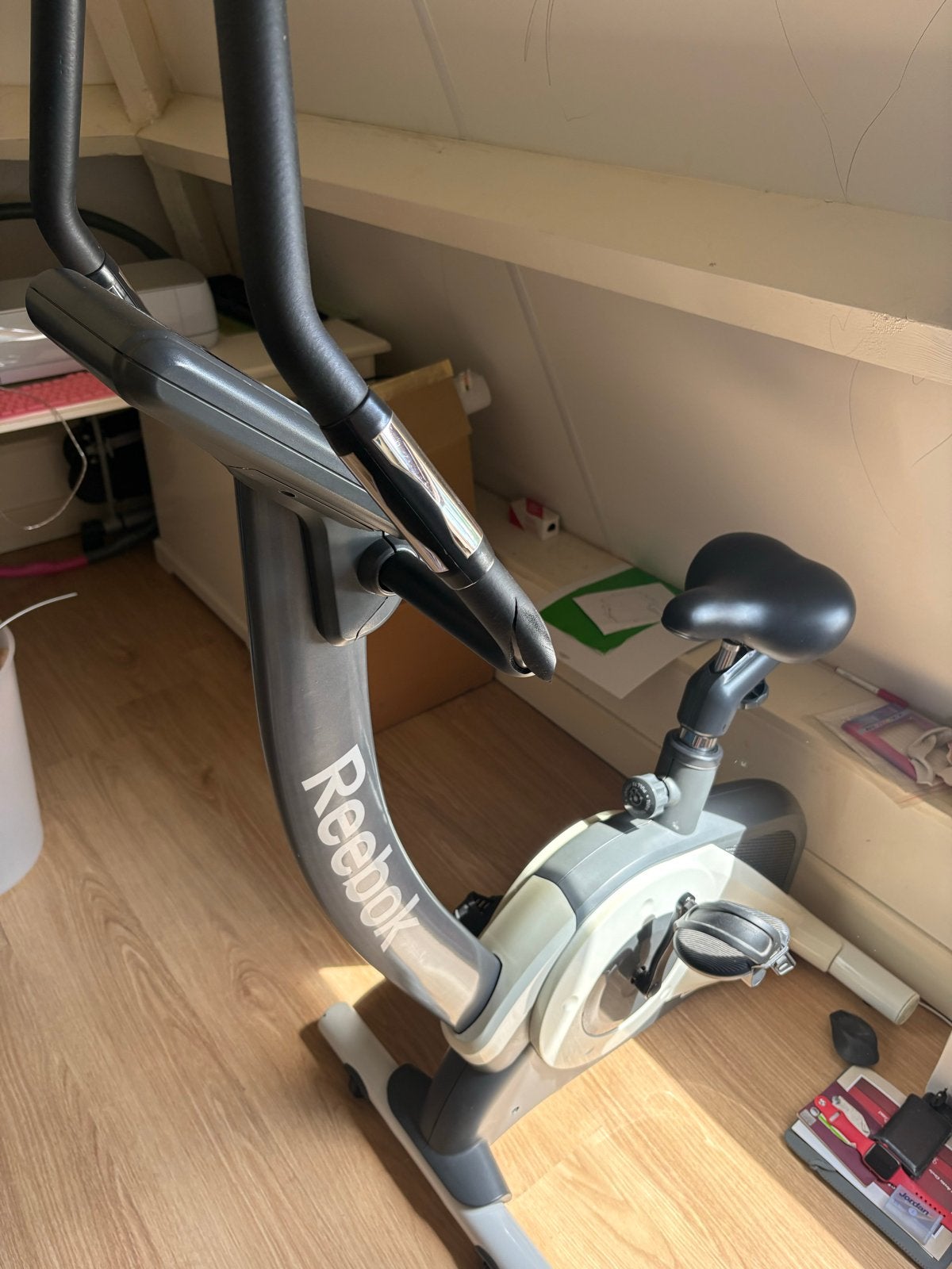Reebok B300e Hometrainer, Ophalen, Zo goed als nieuw, Metaal, Benen