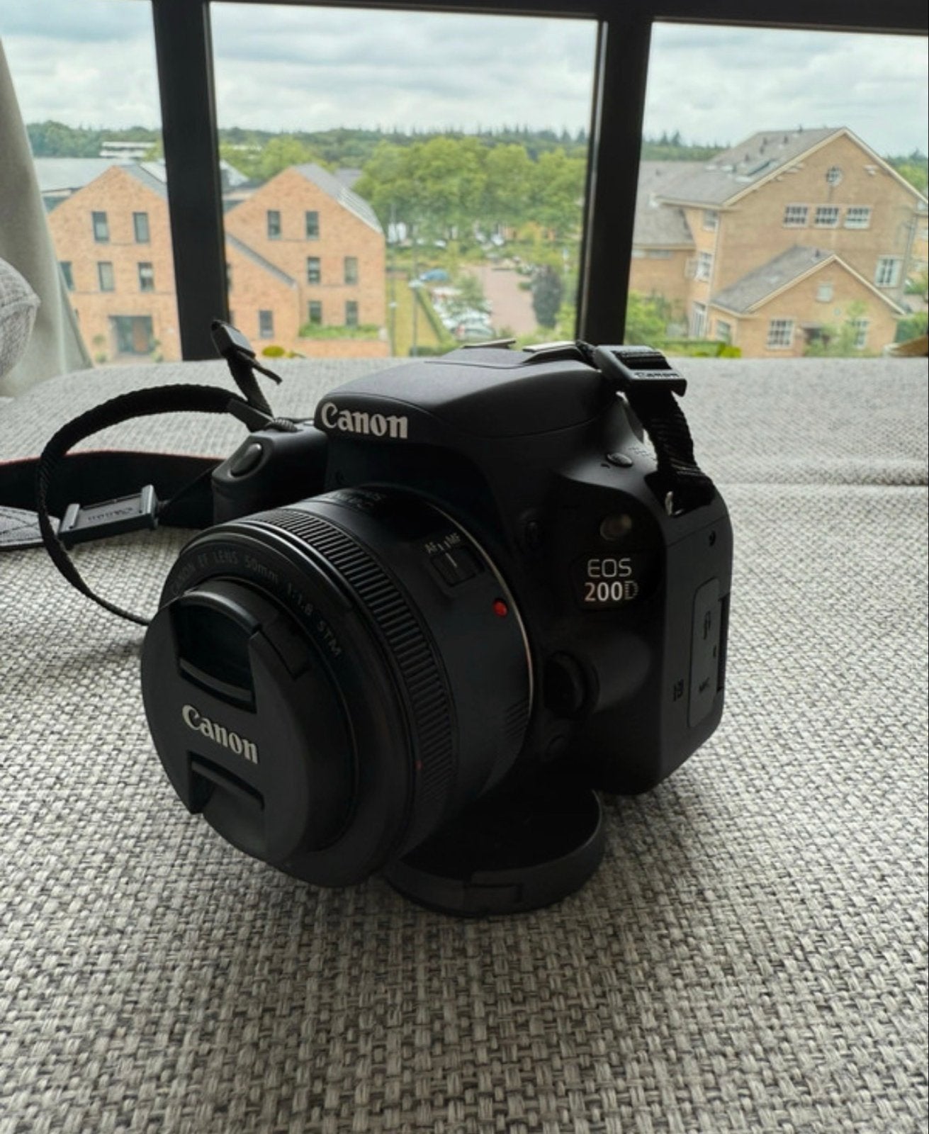 Canon EOS 200D met 18-55mm, 50mm lens, tas en accu, Spiegelreflex, Verzenden, Canon, Zo goed als nieuw