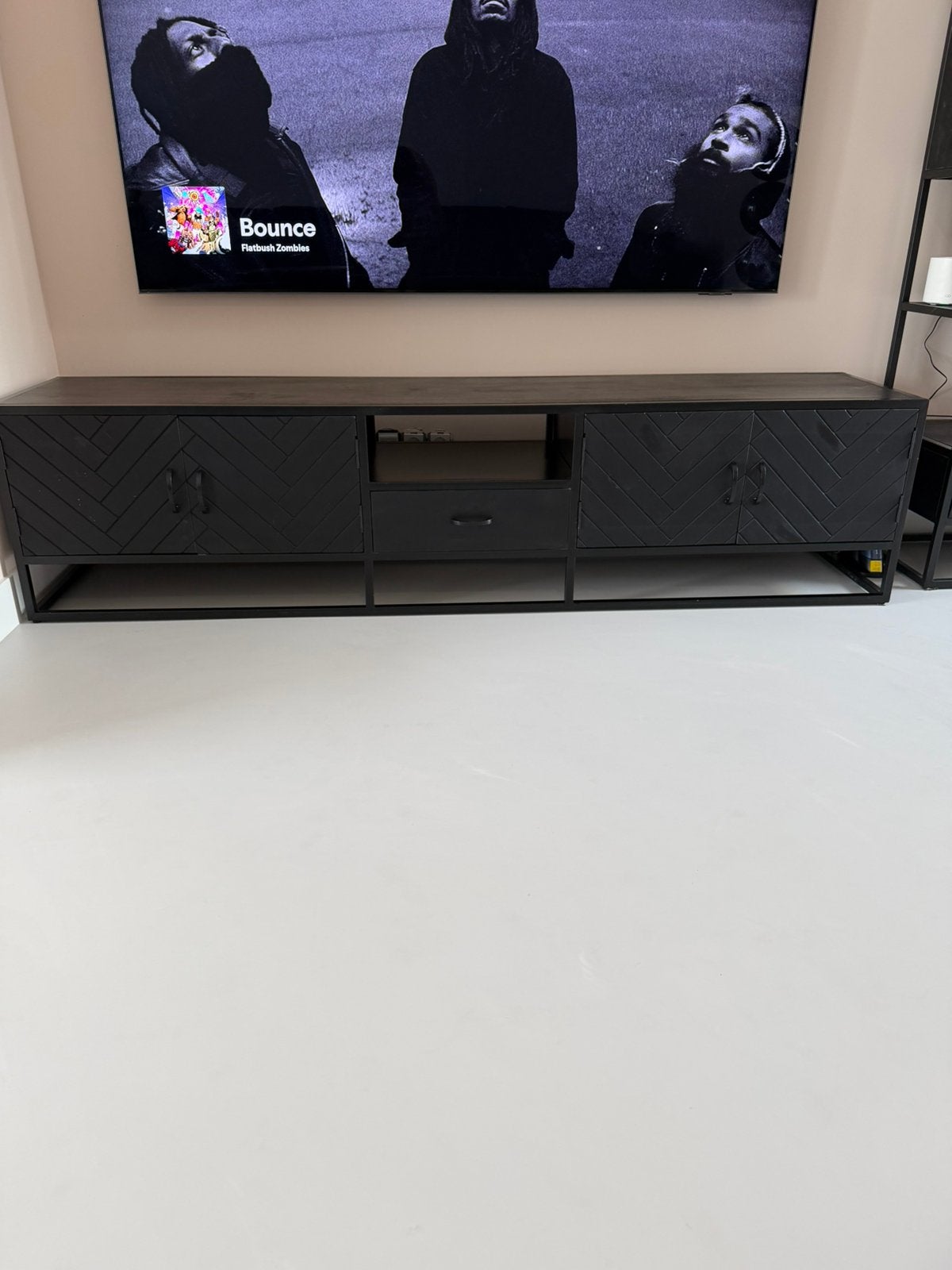 TV dressoir zwart, metaal, visgraat, Ophalen, Zo goed als nieuw, 200 cm of meer, Metaal