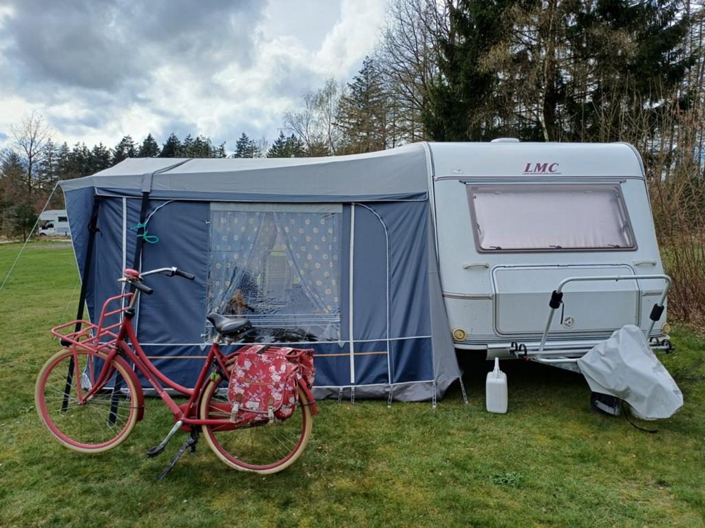 LMC Münsterland Caravan met voortent en fietsenrek, Treinzit, Luifel, Tot en met 3, 750 - 1000 kg