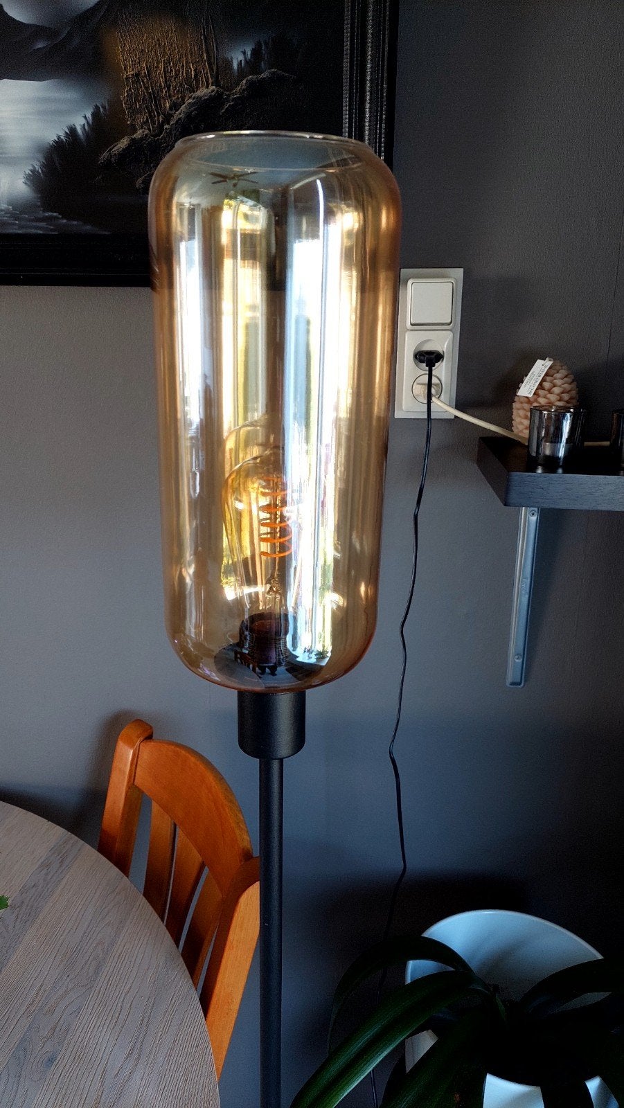 Moderne Vloerlamp met Amberkleurige Glazen Kap, Ophalen