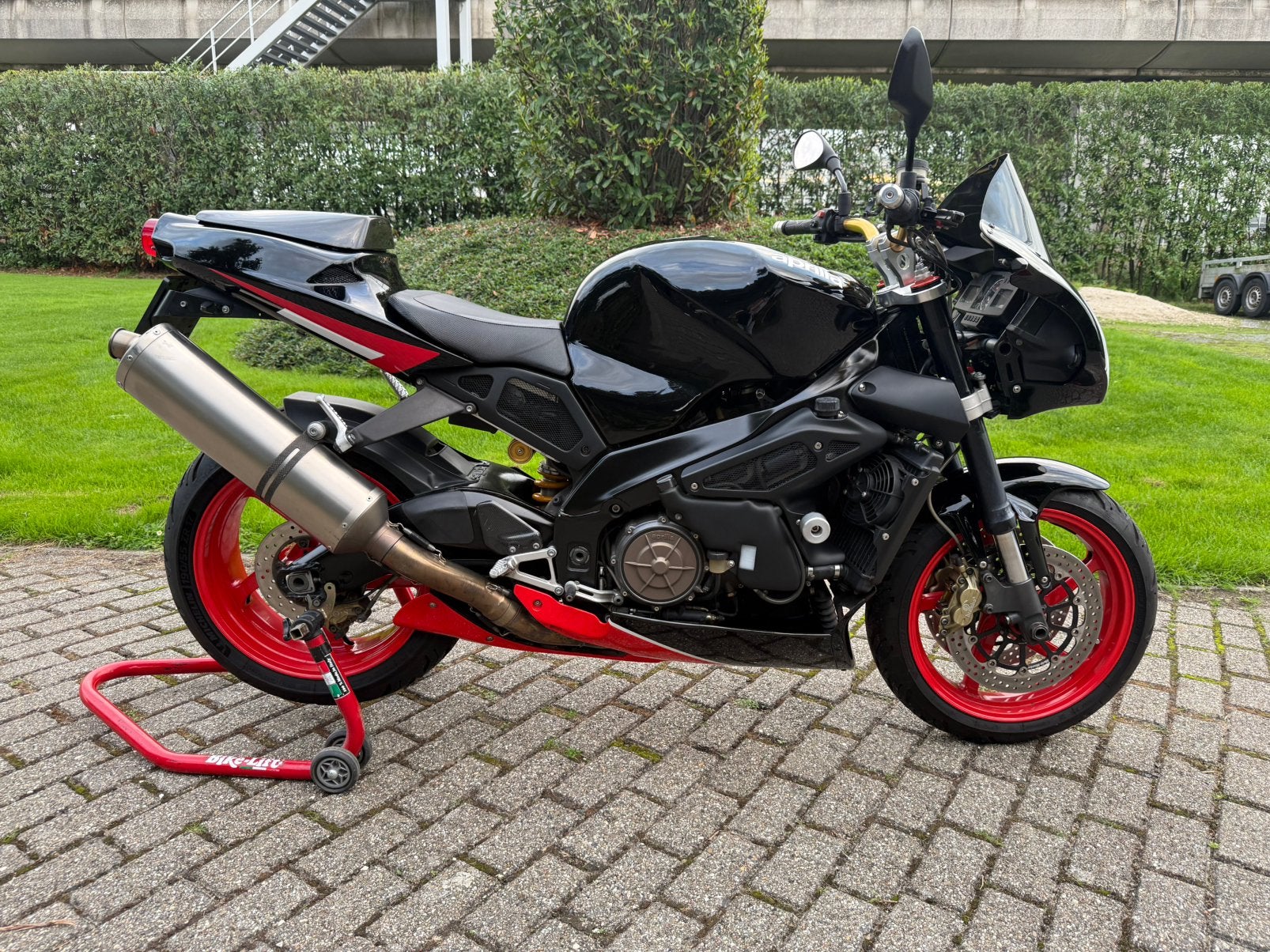 Zeer nette Aprilia Tuono 1000, Motoren, 2 cilinders, Particulier, Meer dan 35 kW, Naked bike