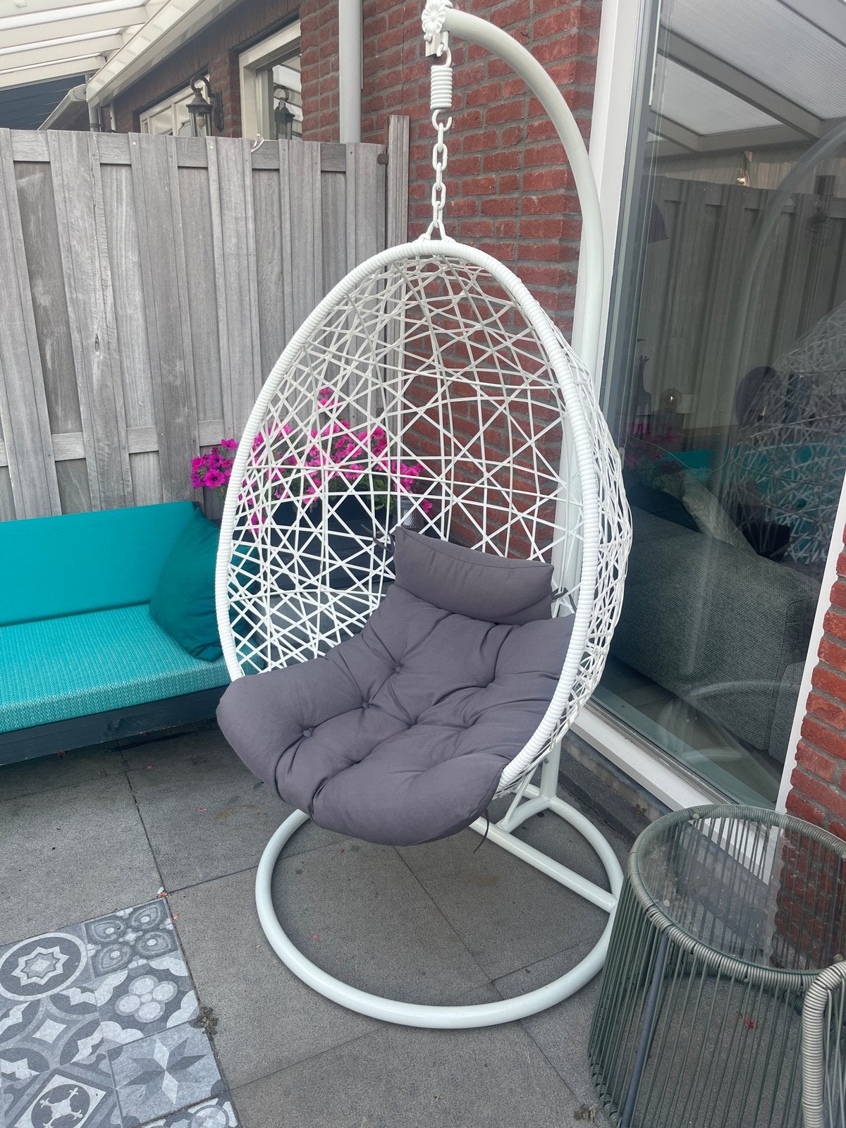 Witte hangstoel met standaard en grijs kussen, Ophalen, Gebruikt, Overige materialen