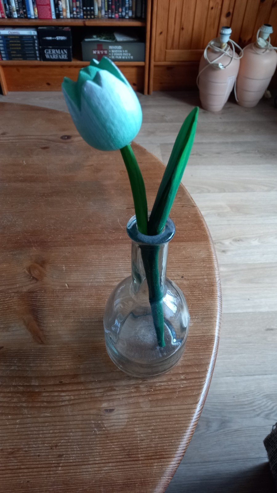 Tulp in vaasje. Tulp is van hout.
Tulp is van hout.., Ophalen of Verzenden, Hout