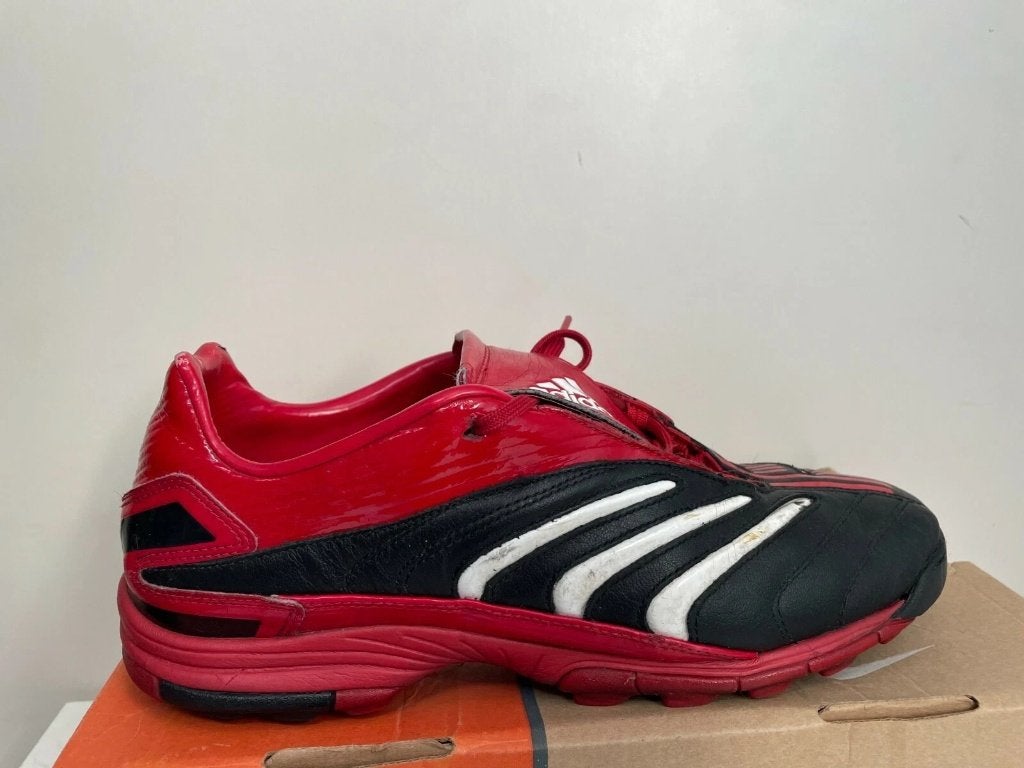 adidas predator pulse indoor turf trainers black/red mania 9, Gebruikt, Maat XS of kleiner, Schoenen, Ophalen of Verzenden