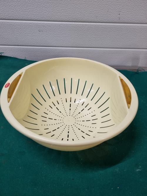 -	Vergiet snips vintage creme kunststof, Huis en Inrichting, Ophalen of Verzenden, 'T Olde Gre-j, Info@toldegrej.nl, Endepoelstraat 20f Didam