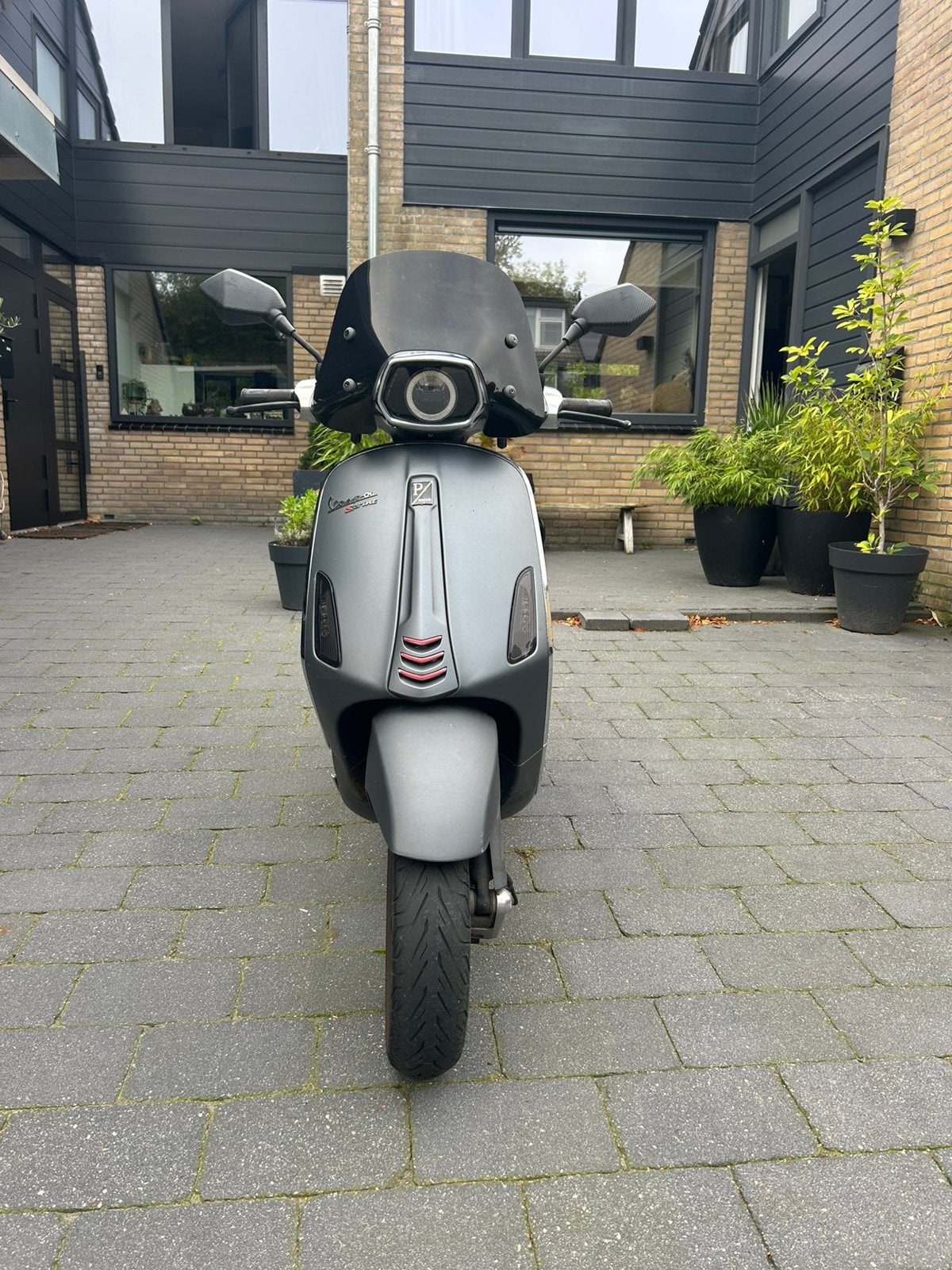 Grijze Vespa Sprint, Fietsen en Brommers, Ophalen, Gebruikt, Maximaal 45 km/u, Benzine