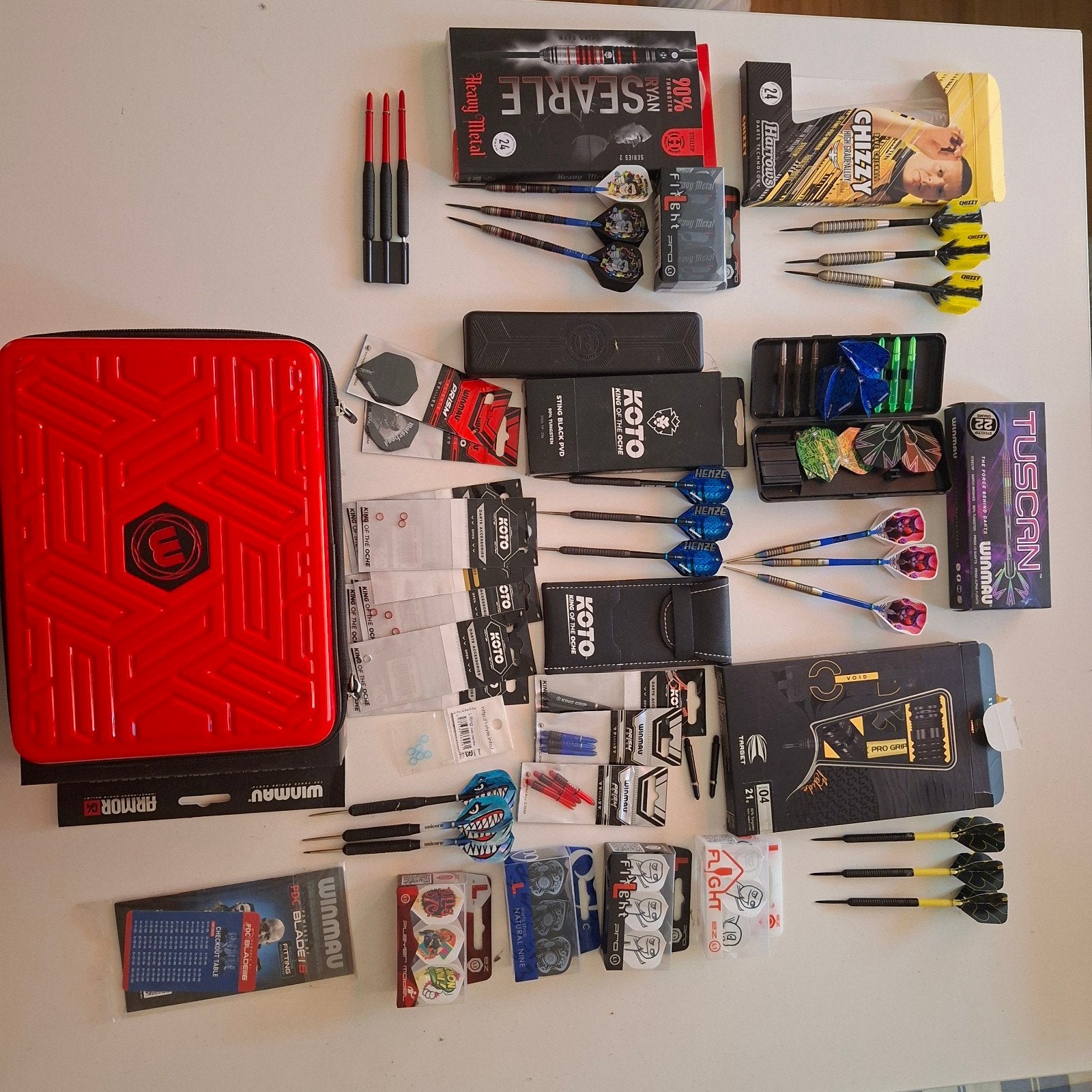 Darts Harrows Winmau Koto Target + Dartboard Winmau Blade 6, Sport en Fitness, Darts, Ophalen of Verzenden, Zo goed als nieuw