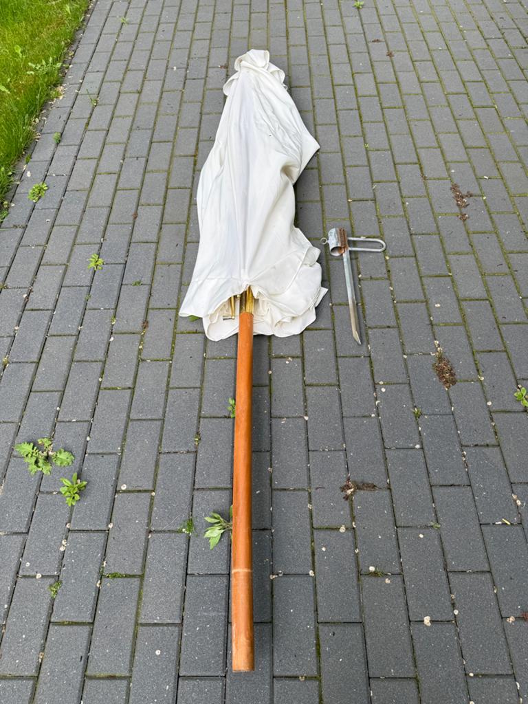 parasol met houten paal, Tuin en Terras, Parasols, Gebruikt, Stokparasol, 2 tot 3 meter, Ophalen of Verzenden