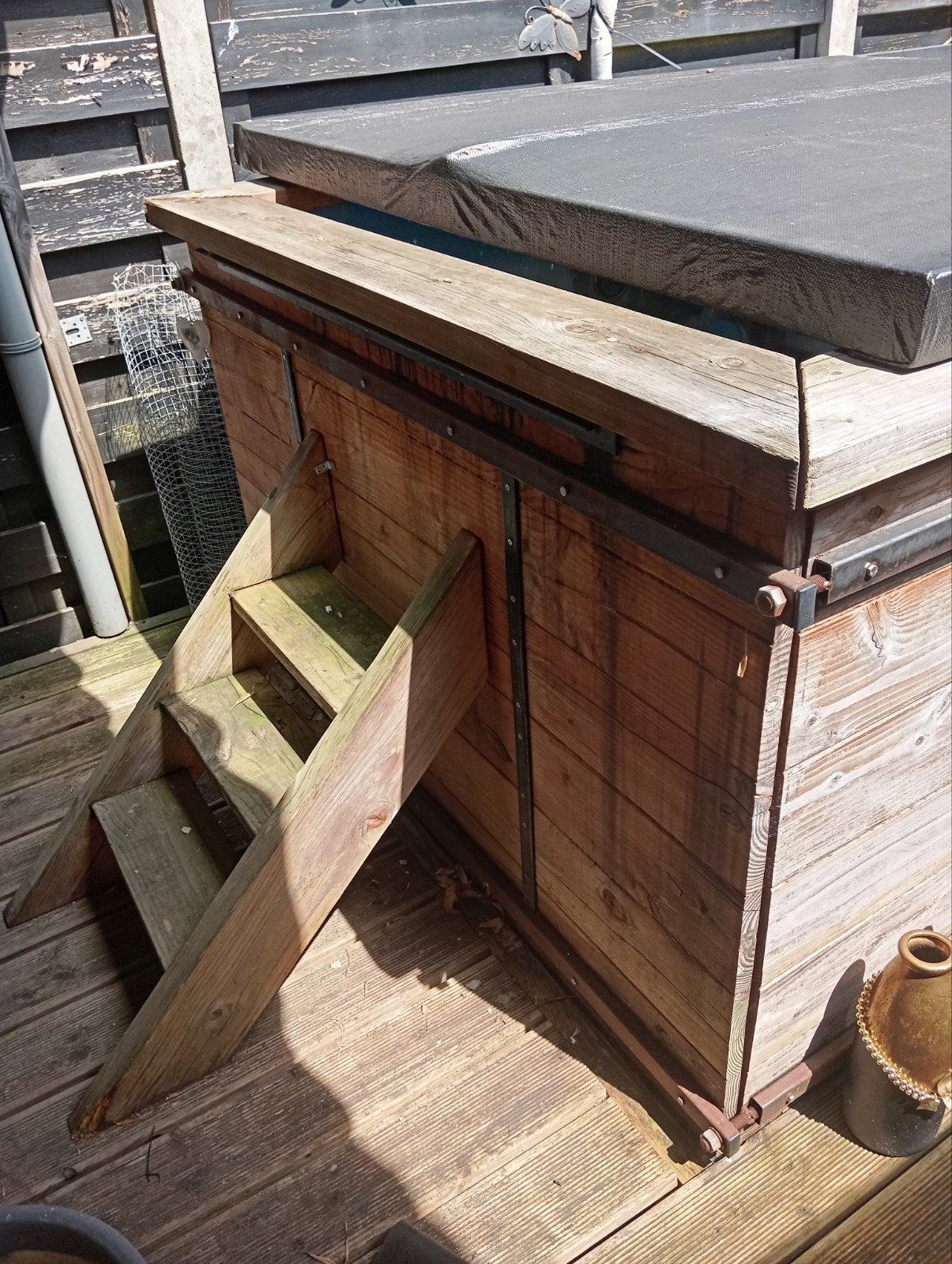 Houten Jacuzzi met afdekzeil en trap, Tuin en Terras, Ophalen, Gebruikt, Trap, Vast
