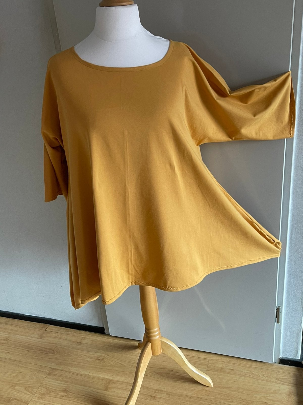 Peet: SALE Okergeel A-lijn punten tuniek tot maat 52, Blouse of Tuniek, Geel, Nieuw, Ophalen of Verzenden