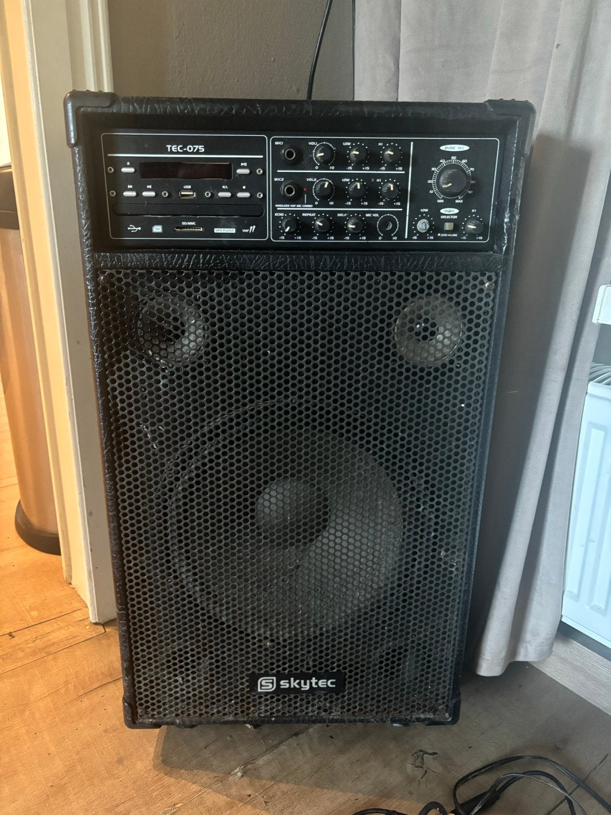 Skytec TEC-075 Party Speaker - Krachtige Geluidsinstallatie, Audio, Tv en Foto, Luidsprekers, Gebruikt, Party speaker, AUX-ingang