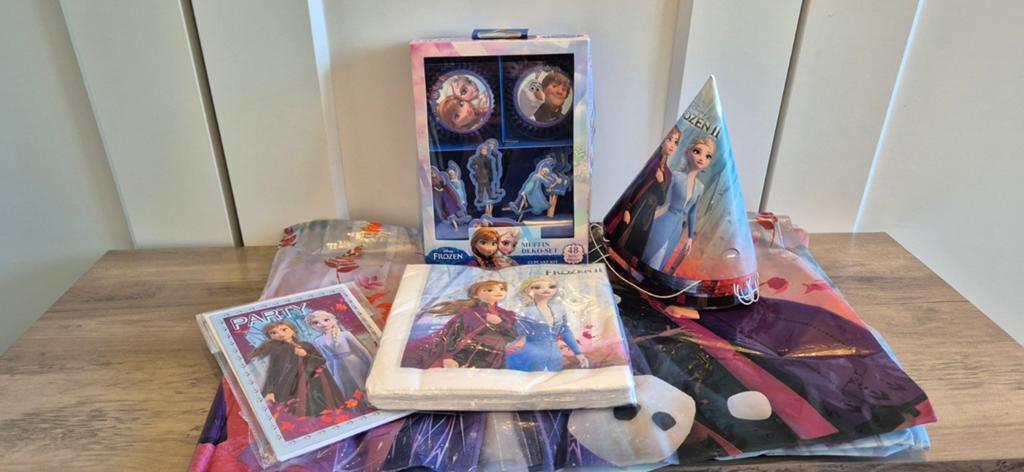 Frozen II Feestpakket - Servetten, Hoedjes, Cupcake Toppers, Ophalen of Verzenden, Nieuw, Versiering, Verjaardag