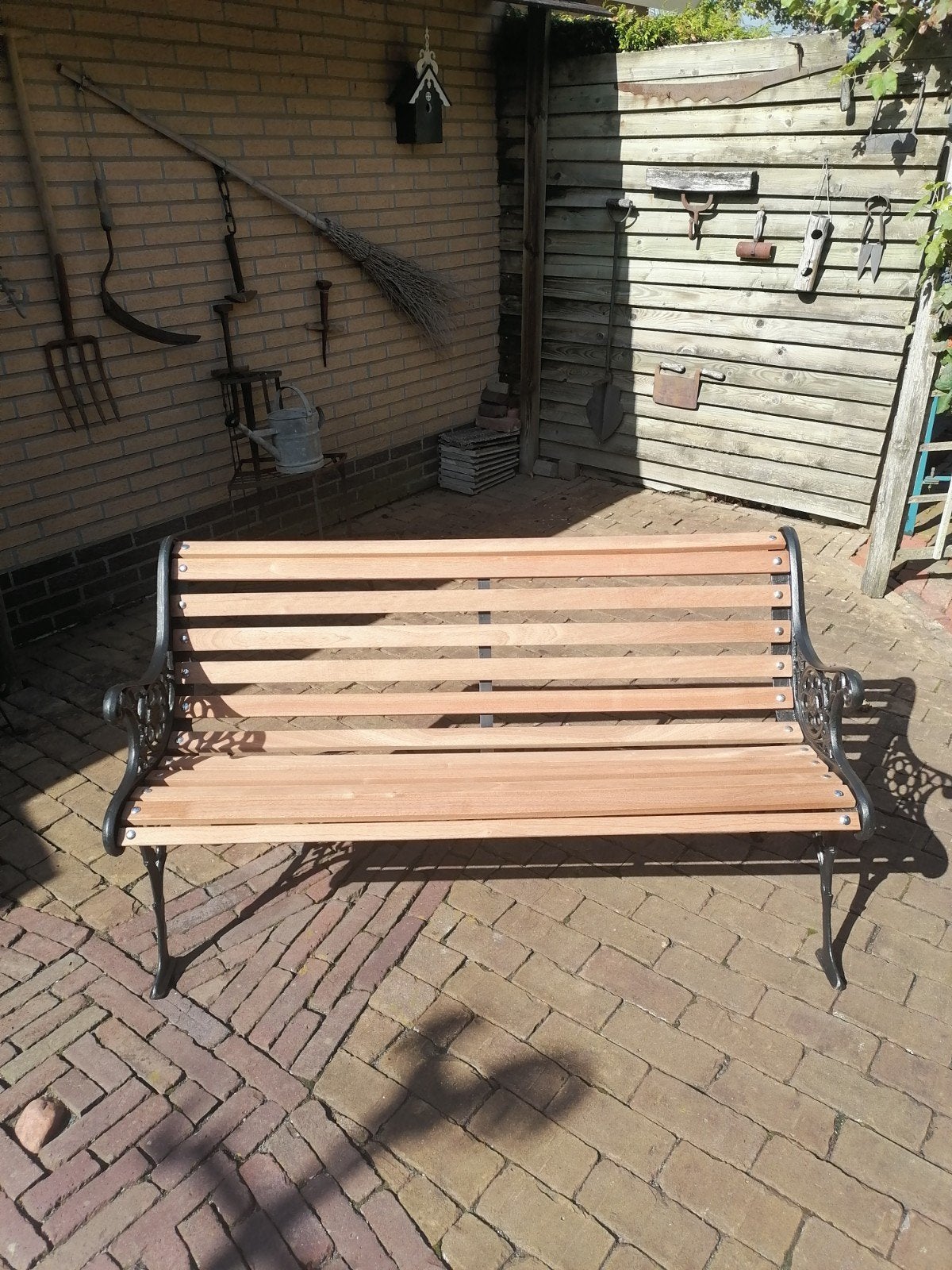 Gietijzeren Tuinbank met Mahonie Hardhouten Latten, Ophalen, Gebruikt, Hout