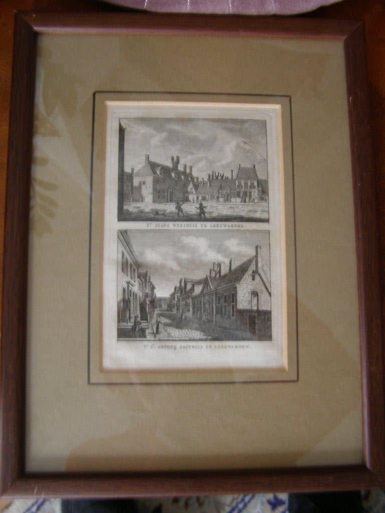 Gravure rond 1790 Leeuwarden 2 op een blad. Ingelijst 33x25, Stadsgezicht, Ophalen of Verzenden, Gravure, 12 cm