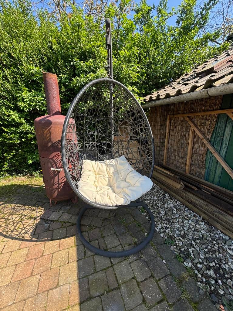 Hangstoel ei, Ophalen, Zo goed als nieuw