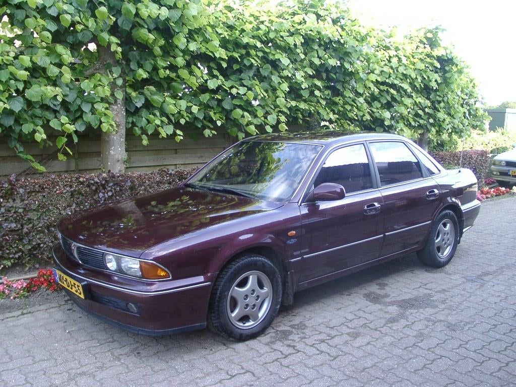 Mitsubishi Sigma 3.0 Sohc V6 AUT 1996 Rood nw apk, Auto's, Mitsubishi, Sigma, Beige, 700 kg, 2972 cc