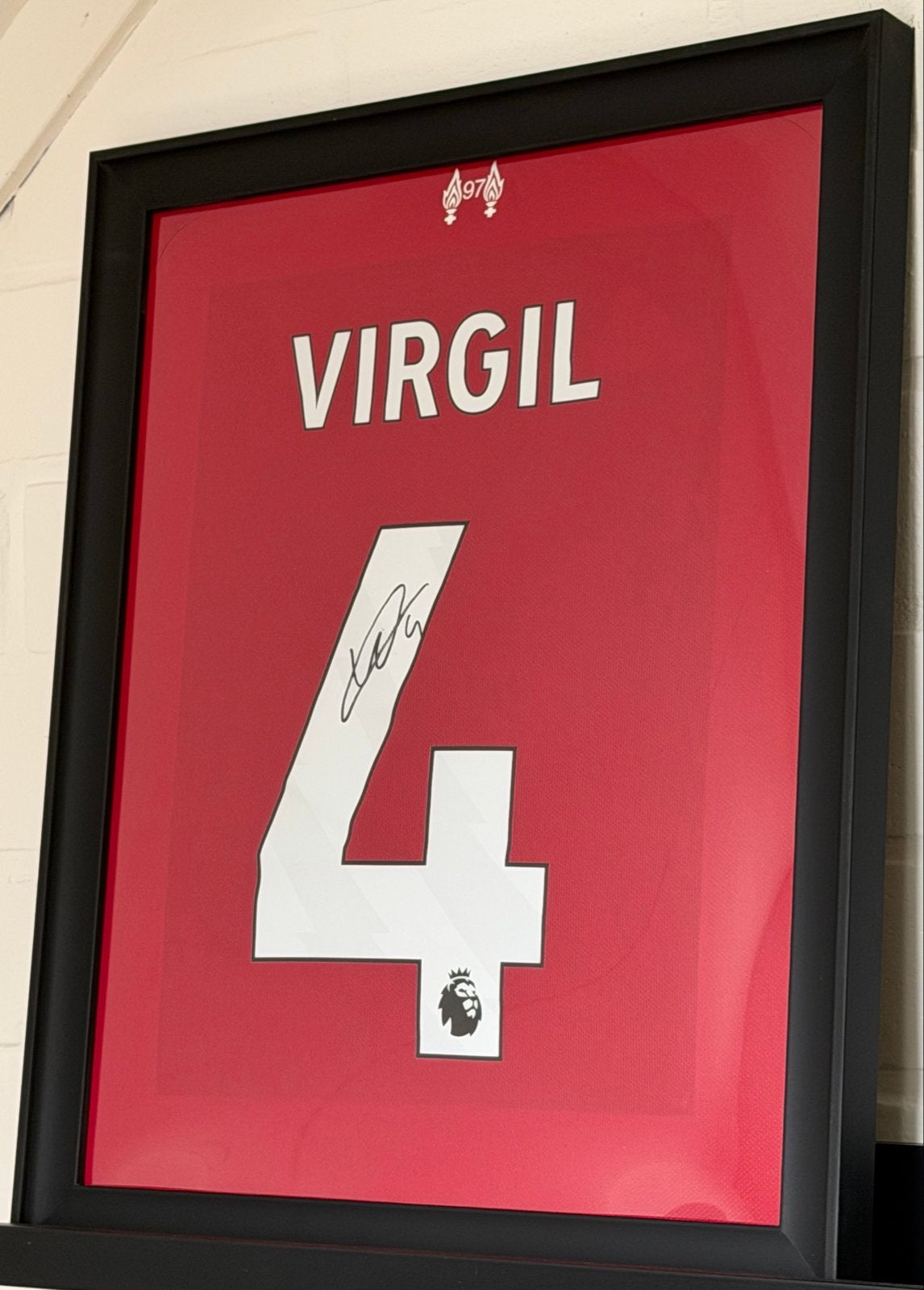 Ingelijst gesigneerd Virgil van Dijk shirt - Liverpool FC, Verzamelen, Sportartikelen en Voetbal, Zo goed als nieuw, Shirt, Buitenlandse clubs