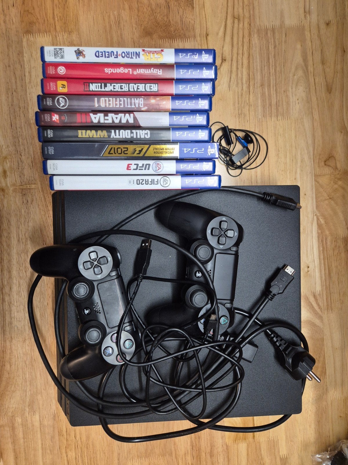 PlayStation 4 1TB met 2 controllers en 8 games, Spelcomputers en Games, Ophalen, Met 2 controllers, 1 TB, Pro