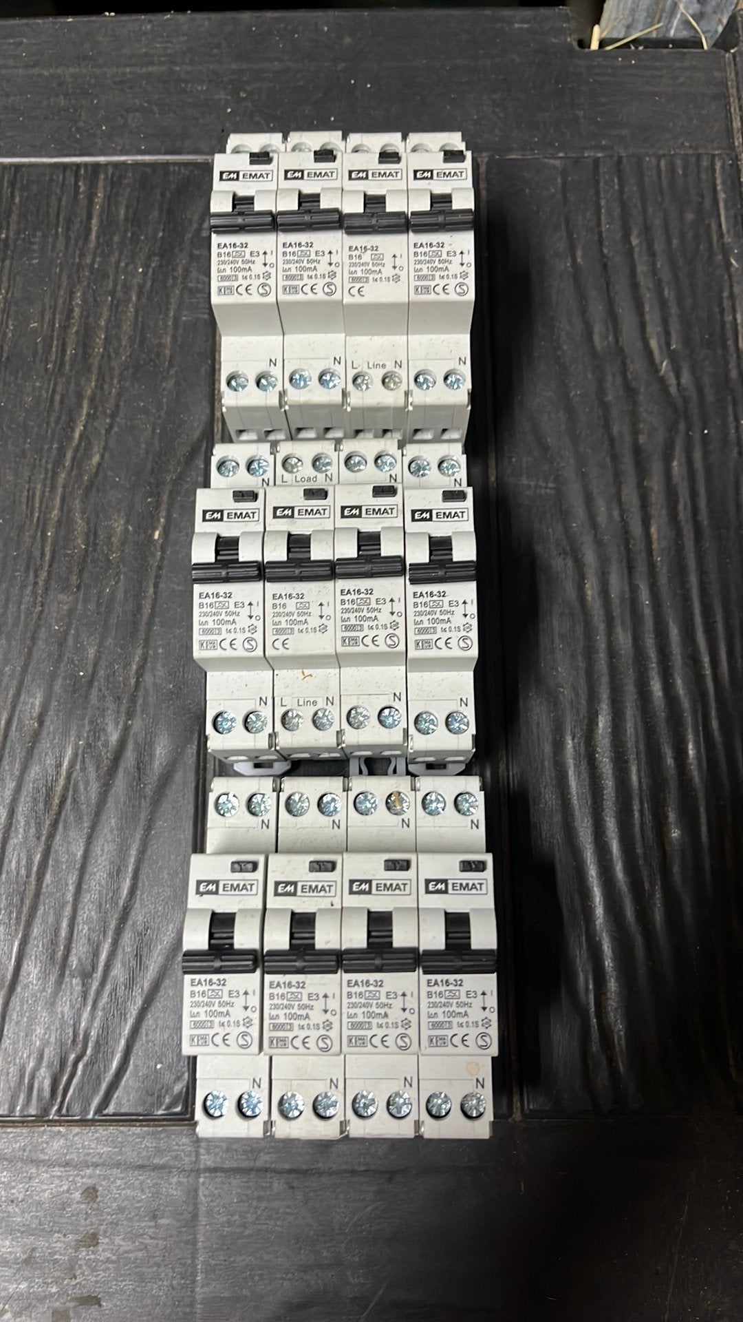 Nieuwe Emat aardlekautomaten B16 100 mA, Ophalen of Verzenden, Nieuw, Aardlekautomaat