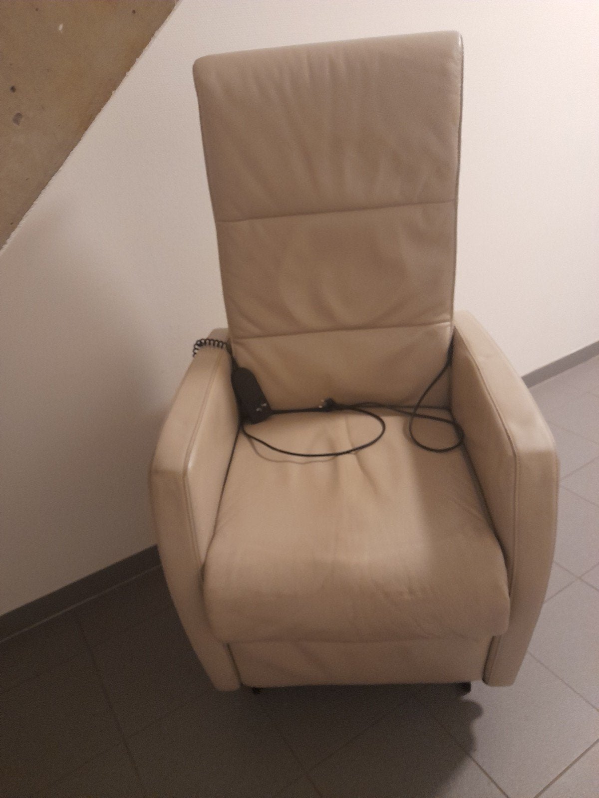 Elektrische sta/op stoel., Ophalen, Relax, Gebruikt, 50 tot 75 cm
