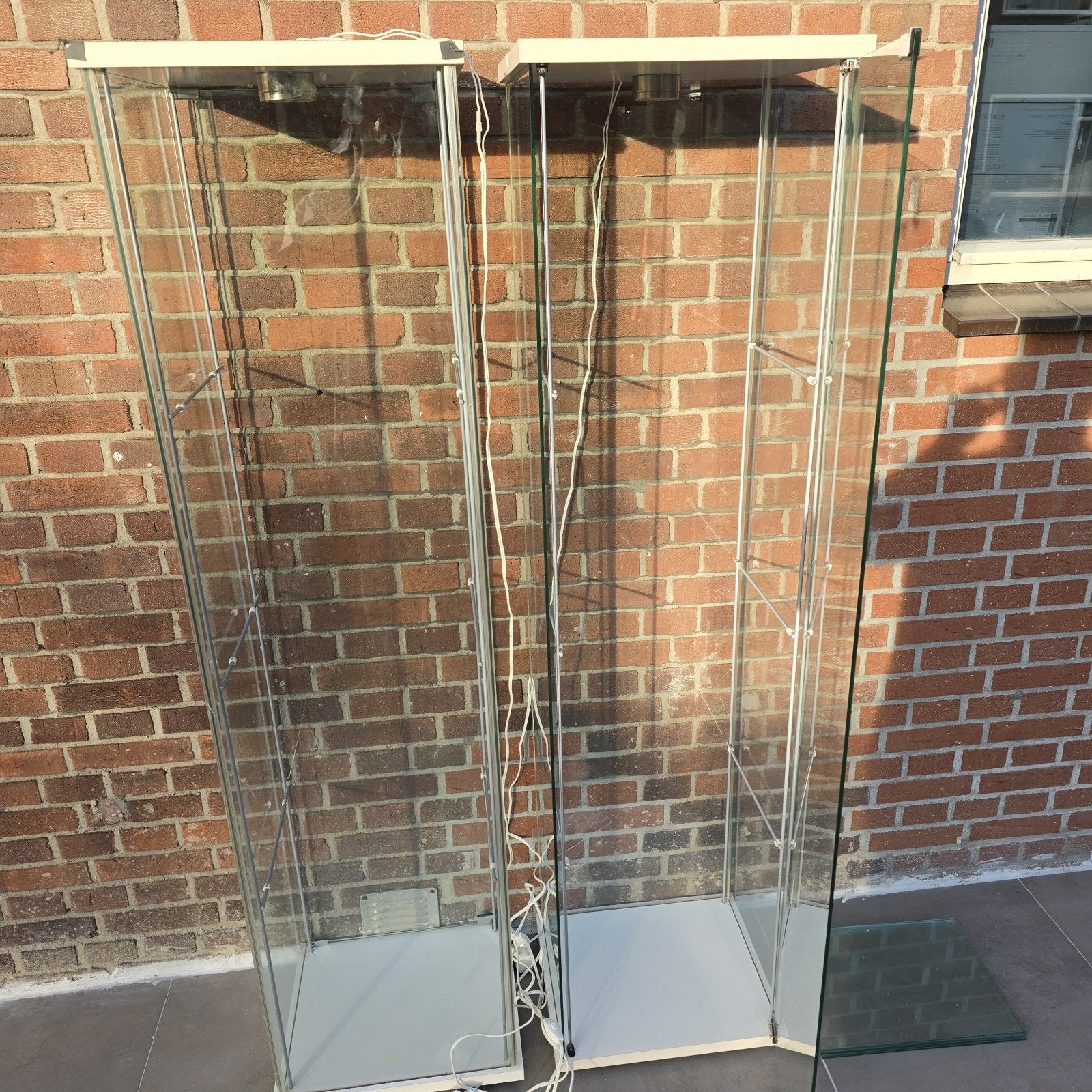 Glazen vitrinekasten met verlichting (2 stuks), Ophalen, Met plank(en), Minder dan 50 cm, Gebruikt