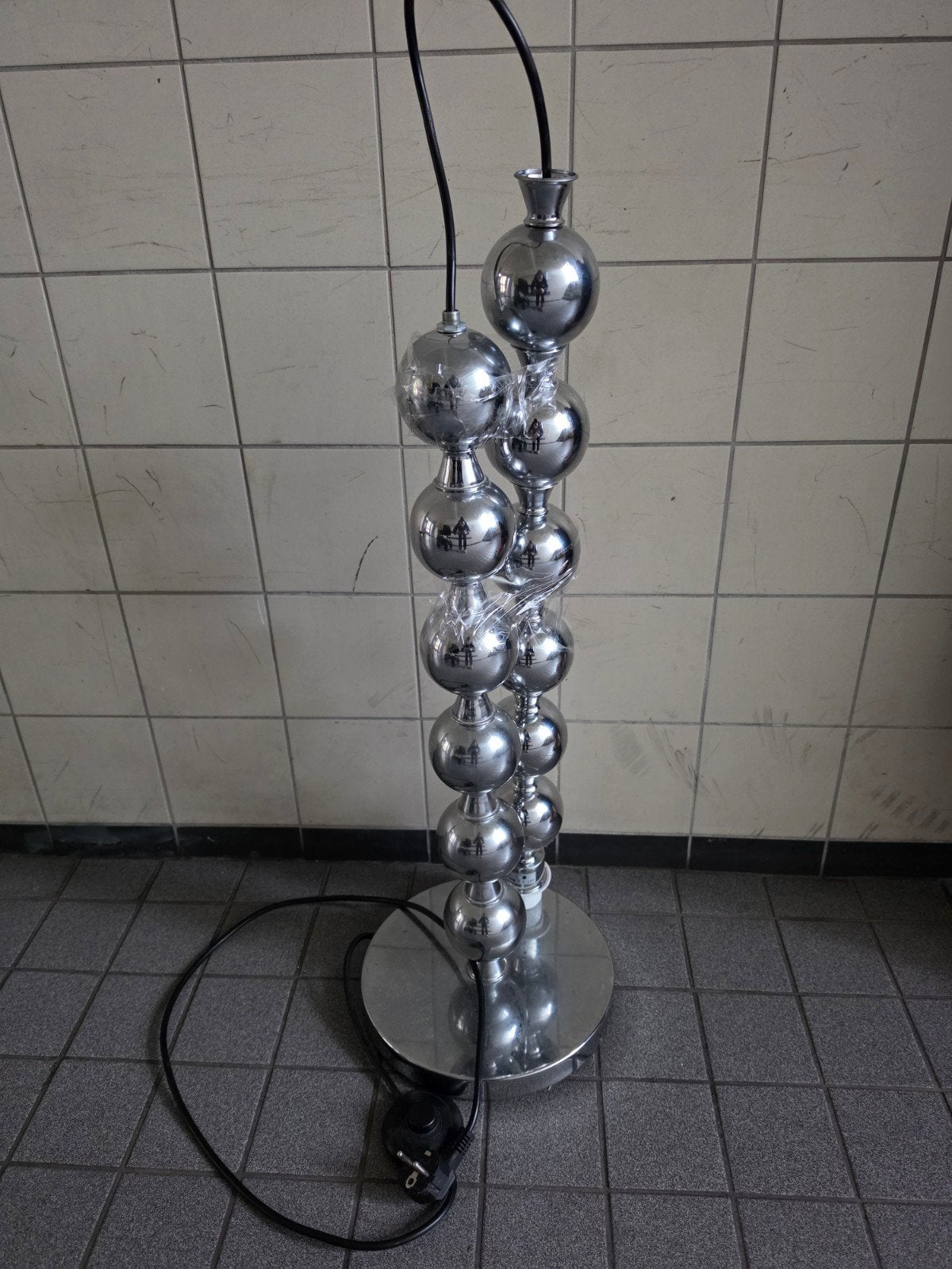 Moderne staande lamp met chromen bollen, Huis en Inrichting, Gebruikt, 100 tot 150 cm, Metaal, Modern