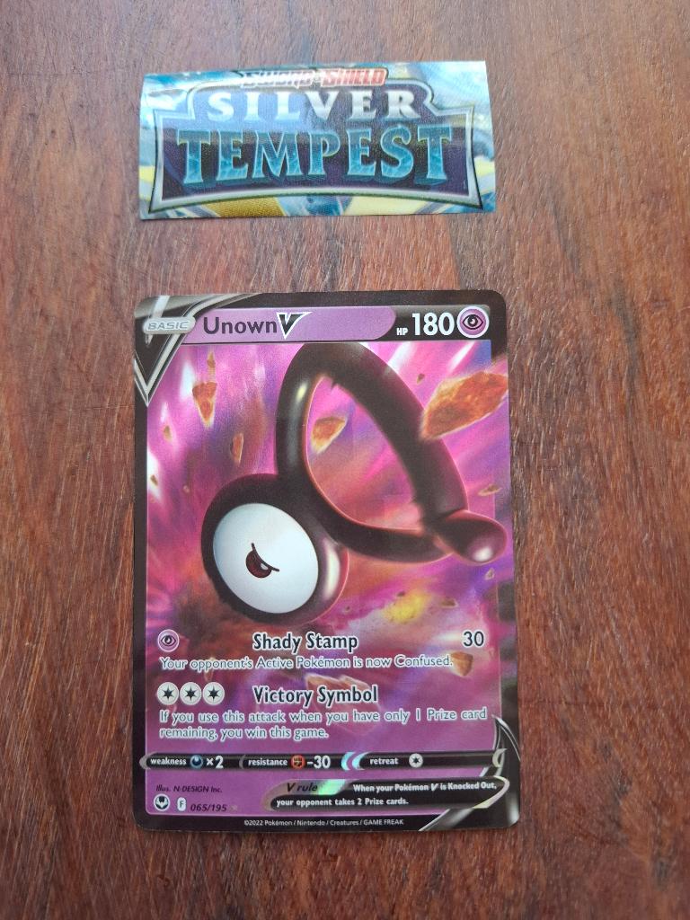 Pokemon – Unown (SIT 065/195) – Silver Tempest, Ophalen of Verzenden, Nieuw, Losse kaart, Foil