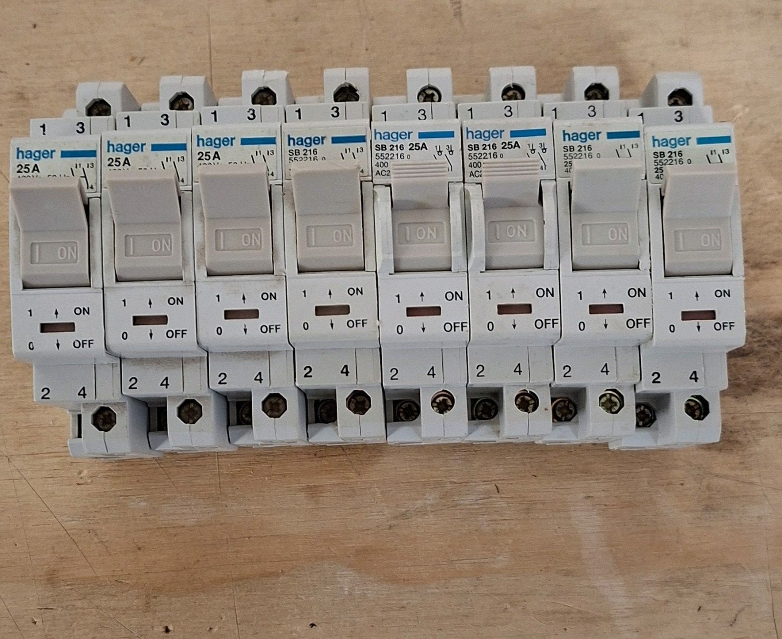 Hager Lastscheider / Werkschakelaar SB216 (2P - 25A), Doe-het-zelf en Verbouw, Overige typen, Ophalen of Verzenden, Zo goed als nieuw