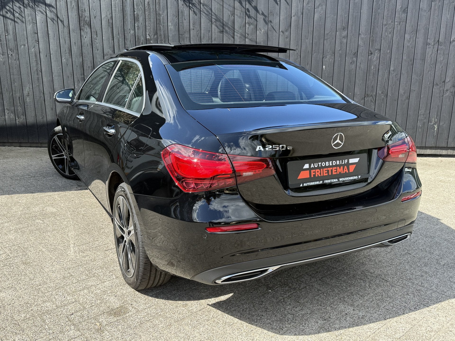 Mercedes-Benz A-Klasse 250 e Business Line (bj 2023), Auto's, 12 maanden, Zwart, 4 cilinders, Zwart