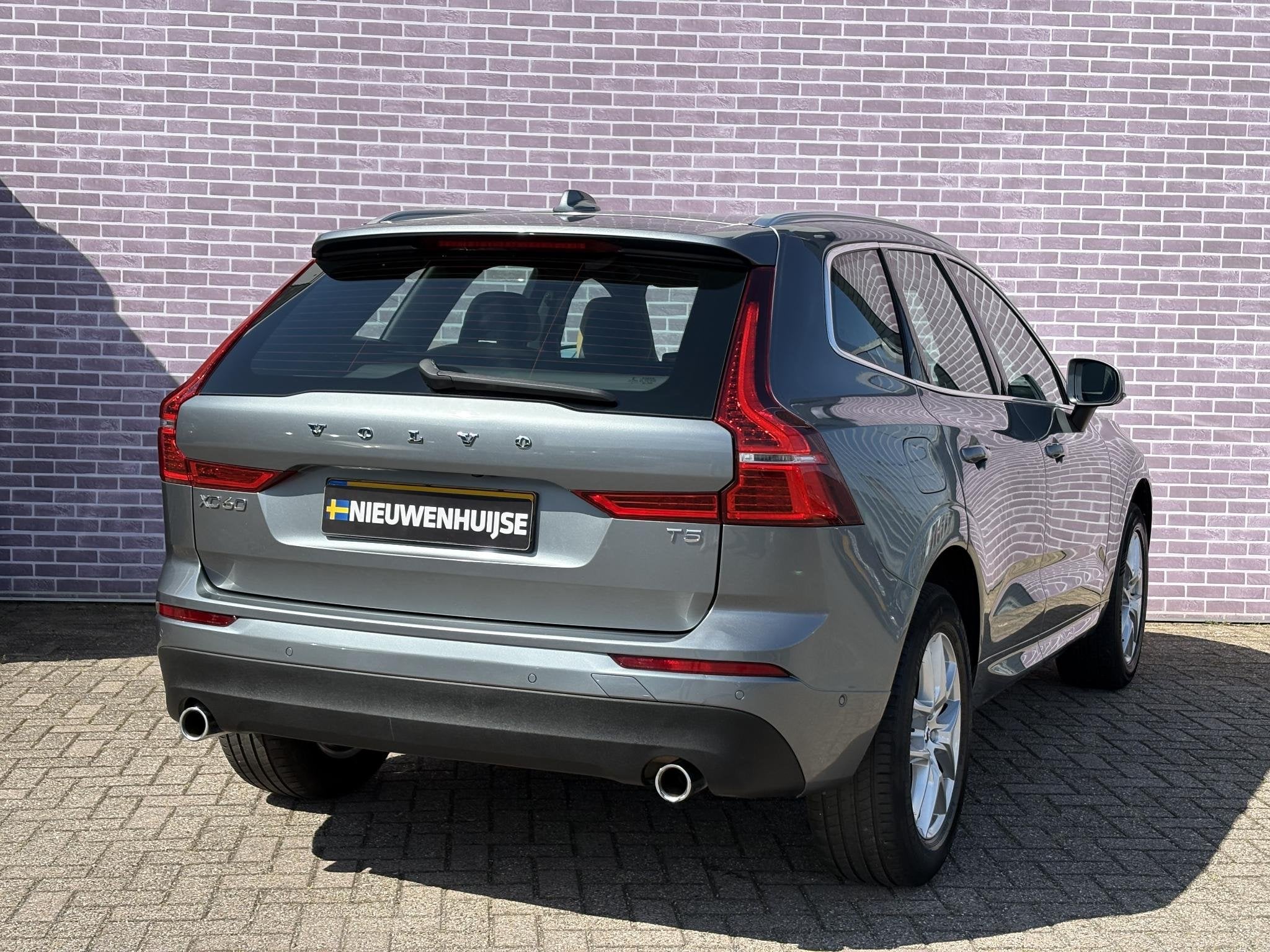 Volvo XC60 2.0 T5 Momentum | Trekhaak | Stoelverwarming | Ad, Gebruikt, Euro 6, 4 cilinders, XC60