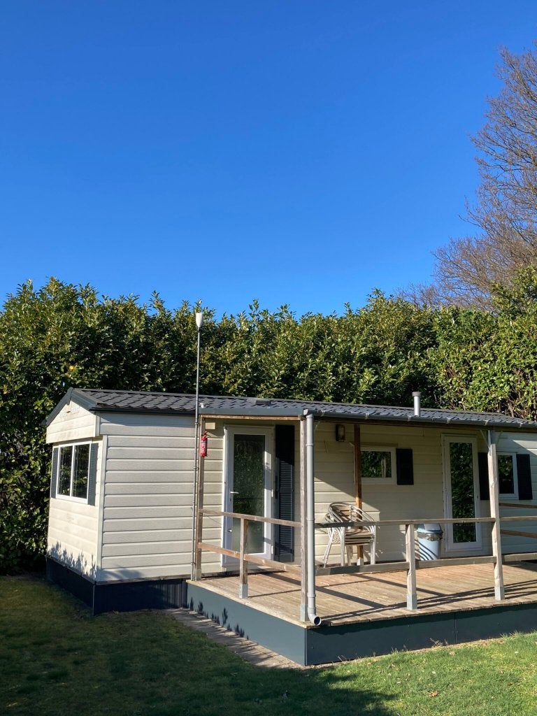 nette tiny house / stacaravan  / chalet met veranda, Ophalen, Gebruikt, 3 ramen of meer