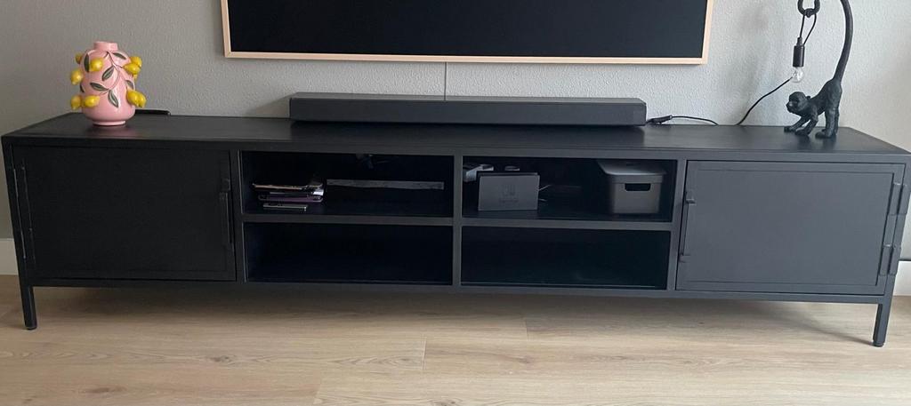 Zwart metalen tv-kast 240 cm breed, Ophalen, Gebruikt, 200 cm of meer, Minder dan 100 cm