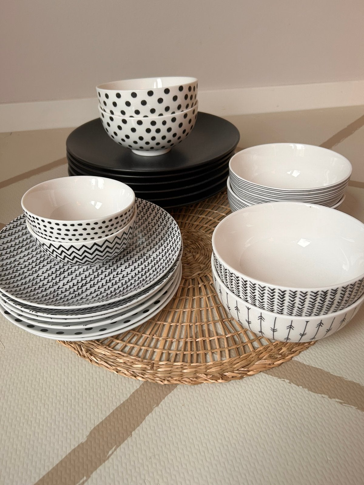 Zwart wit servies complete set, Ophalen, Zo goed als nieuw, Bord(en), Overige stijlen